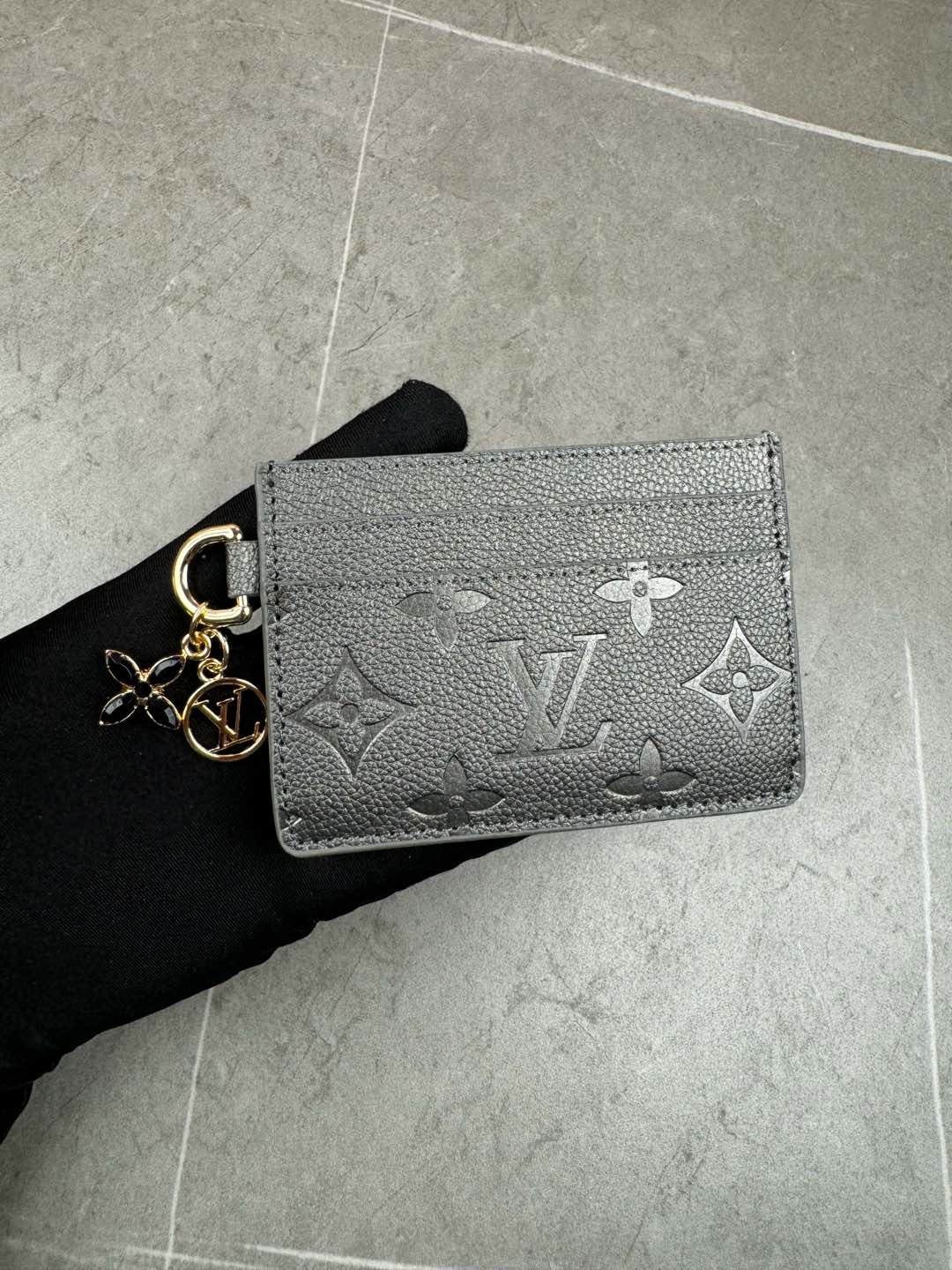 ルイ・ヴィトン モノグラムキャンバス 上品な長財布 レディース ギフトにも最適な定番モデル