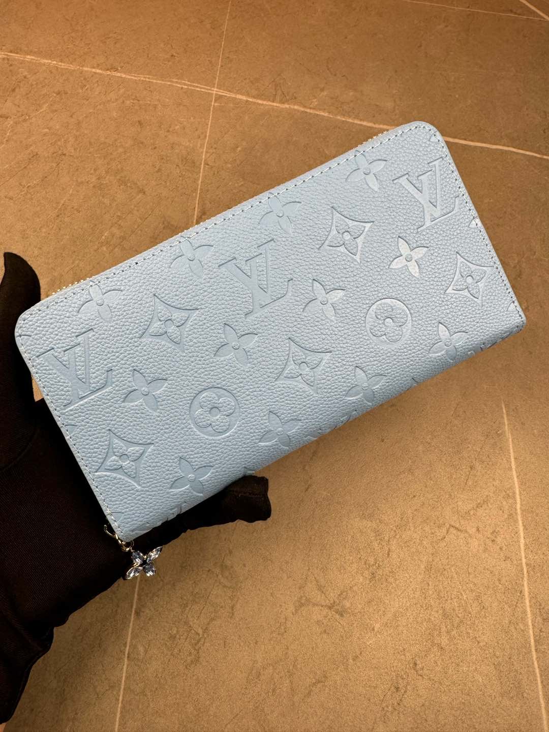 ルイ・ヴィトン モノグラムキャンバス 上品な長財布 レディース ギフトにも最適な定番モデル