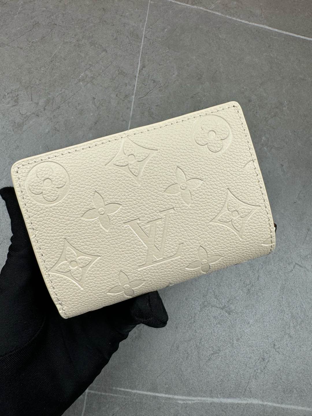 ルイ・ヴィトン モノグラムキャンバス 上品な長財布 レディースに人気の定番モデル