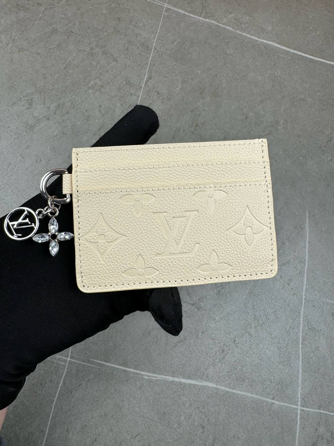 ルイ・ヴィトン モノグラムキャンバス 上品な長財布 レディースに人気の定番モデル