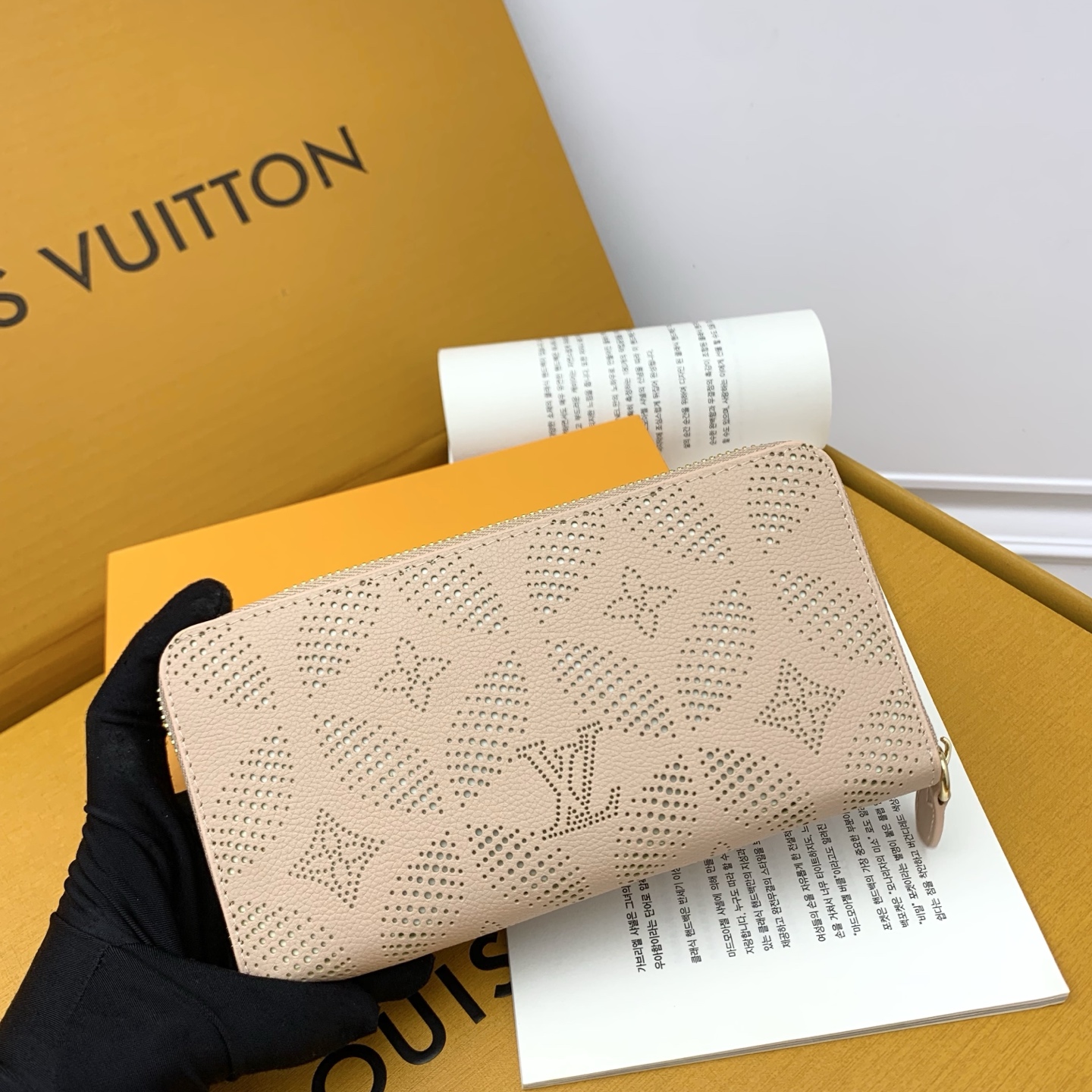 ルイ・ヴィトン モノグラムキャンバス 上品な長財布 レディースに人気の定番モデル
