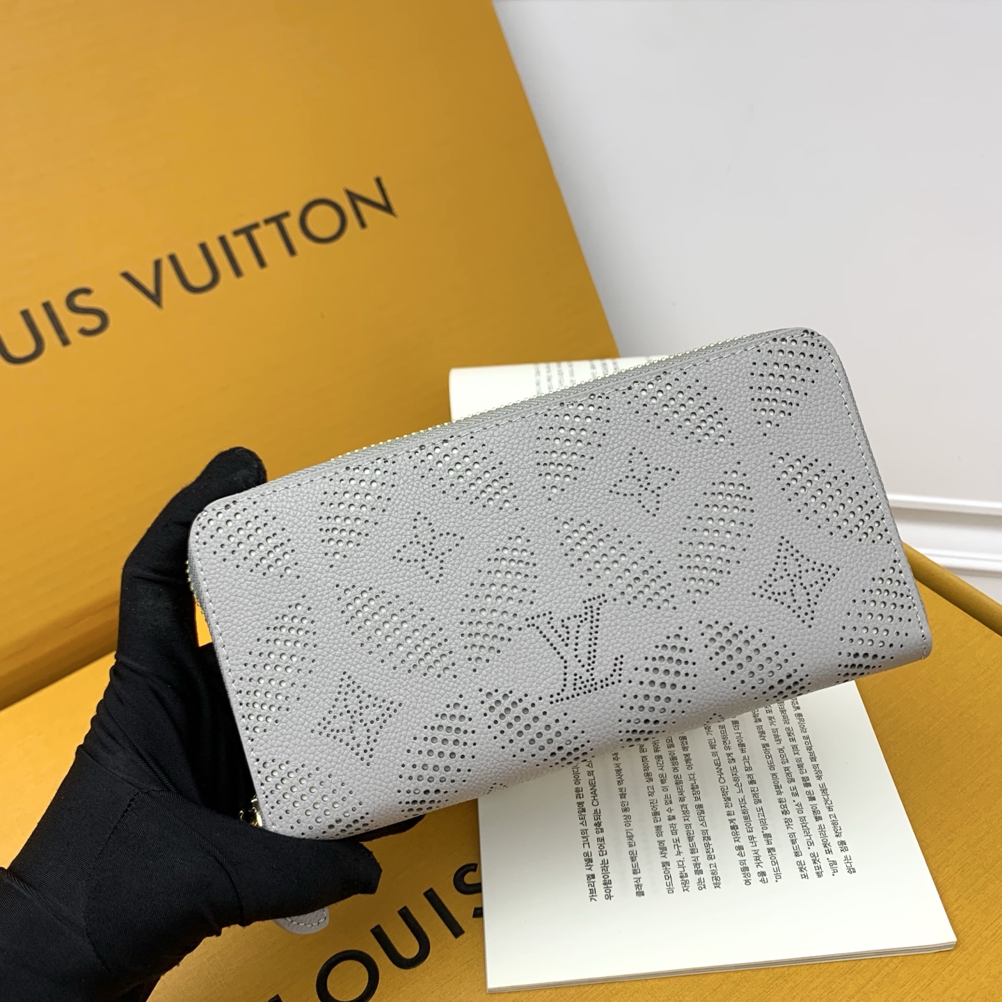 ルイ・ヴィトン モノグラムキャンバス 上品な長財布 レディースのギフトや普段使いに最適