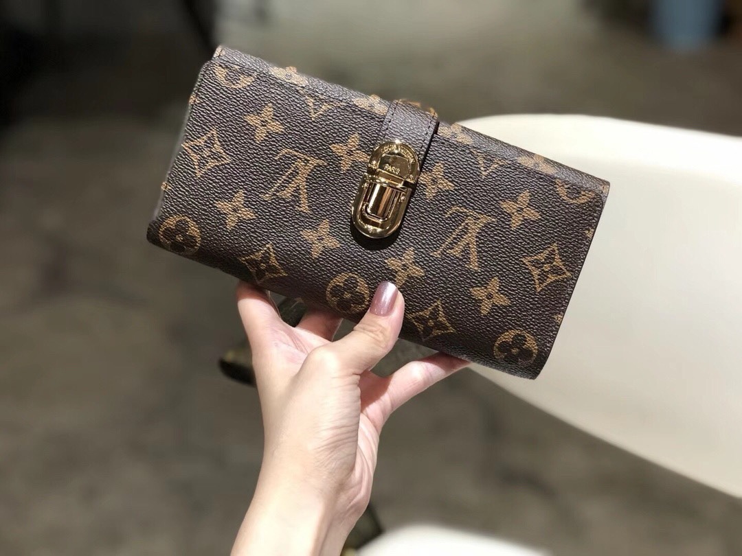 ルイ・ヴィトン モノグラムキャンバス 上品な長財布 レディース ギフトにも最適な定番モデル