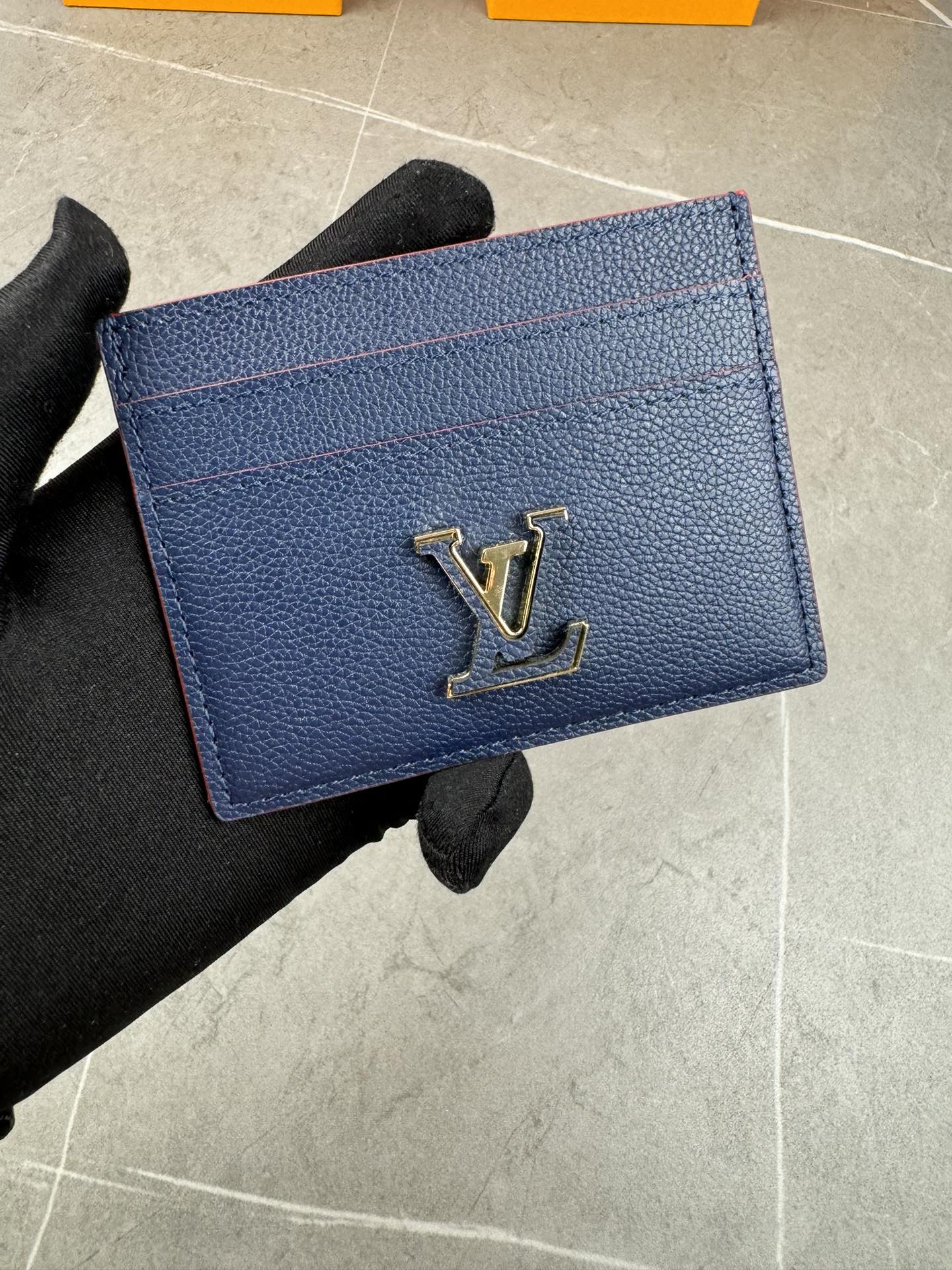 ルイ・ヴィトン モノグラムキャンバス 上品な長財布 レディースに人気の定番モデル