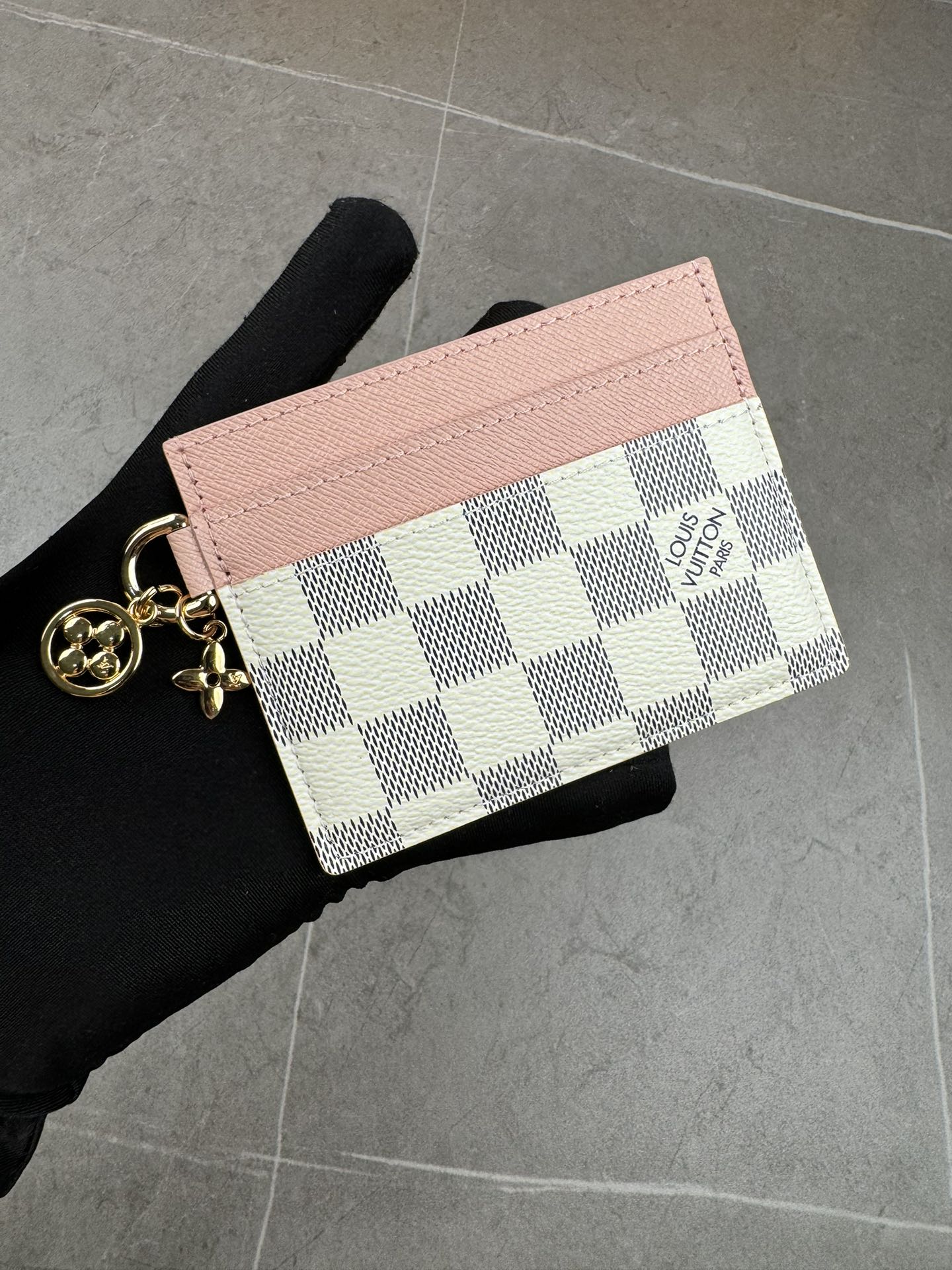 ルイ・ヴィトン モノグラムキャンバス 上品な長財布 レディースへのギフトに最適な定番モデル