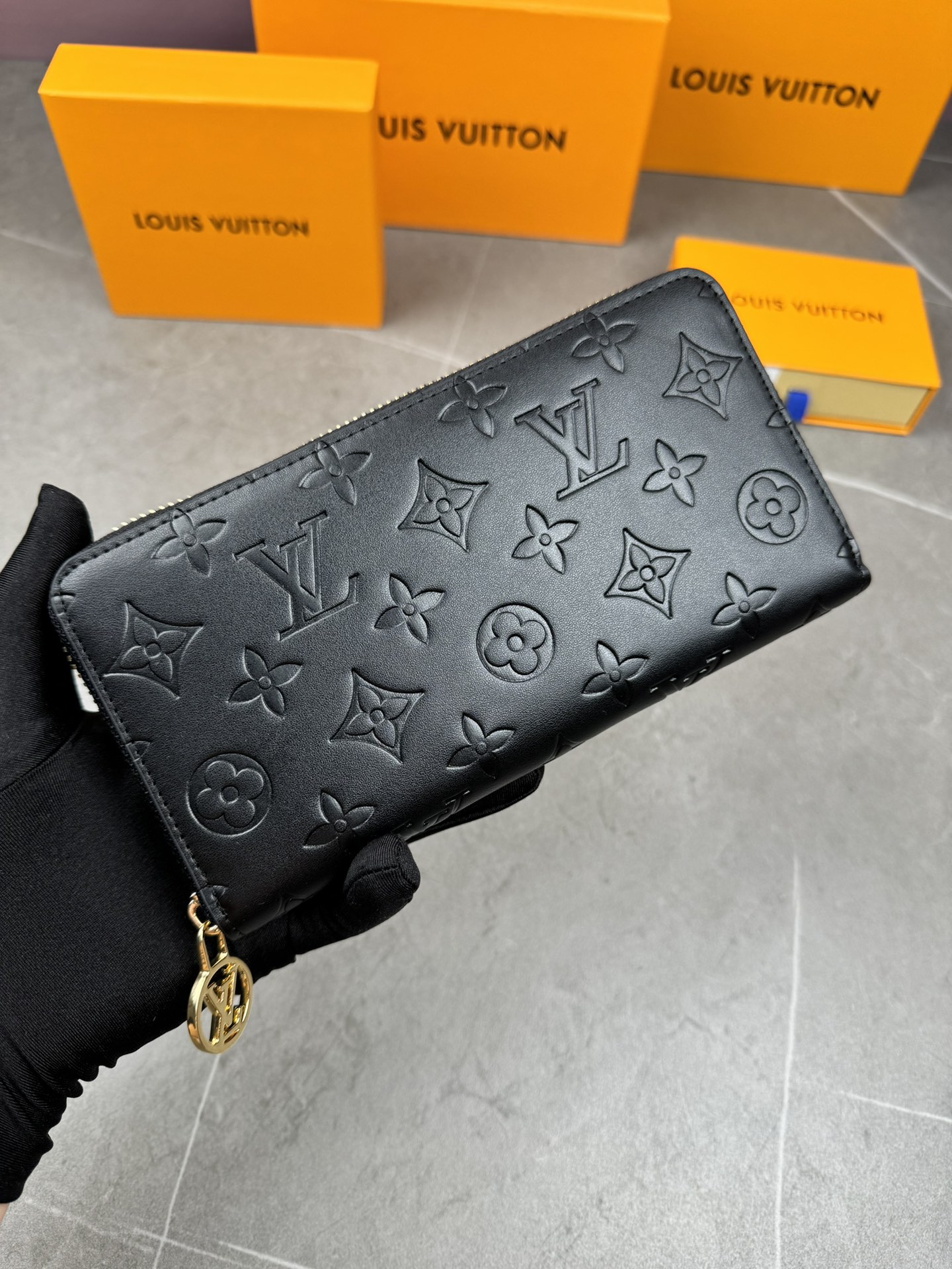 ルイ・ヴィトン モノグラムキャンバス 上品な長財布 レディースへのギフトに最適な定番モデル