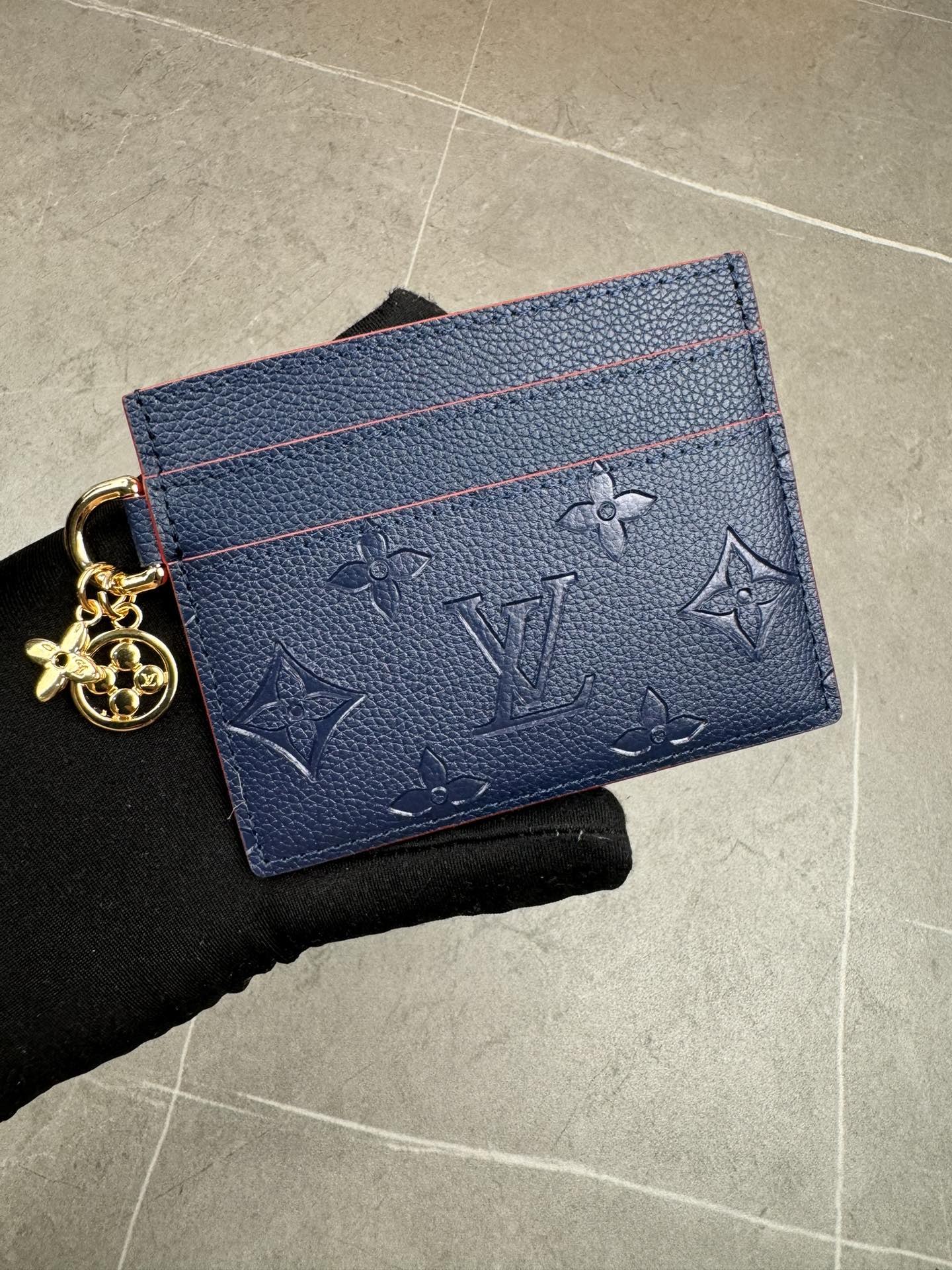 ルイ・ヴィトン モノグラムキャンバス 上品な長財布 レディースに人気の定番モデル
