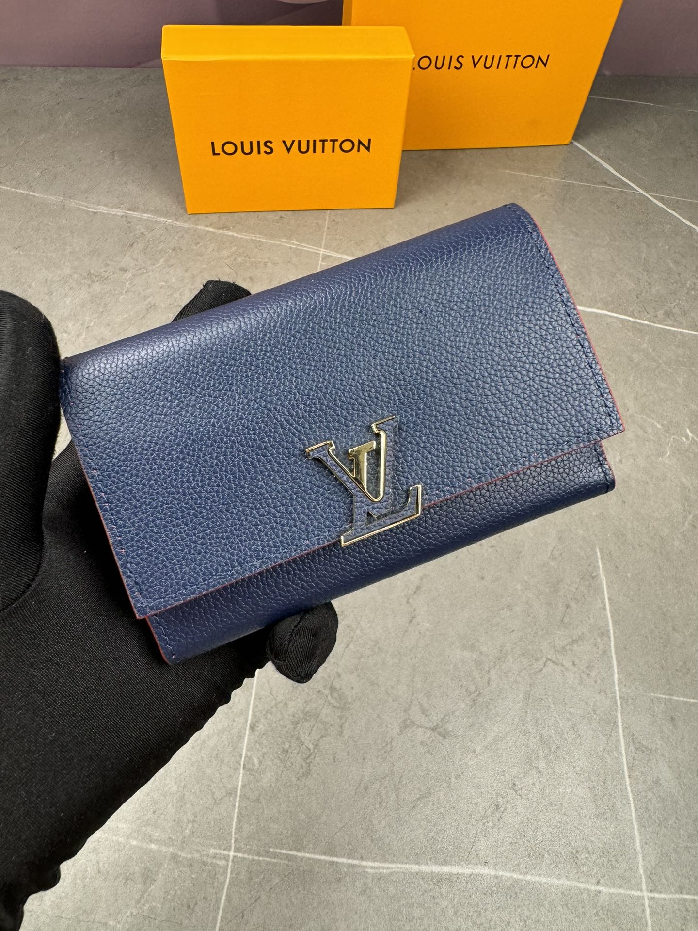 ルイ・ヴィトン モノグラムキャンバス 上品な長財布 レディースに人気の定番モデル