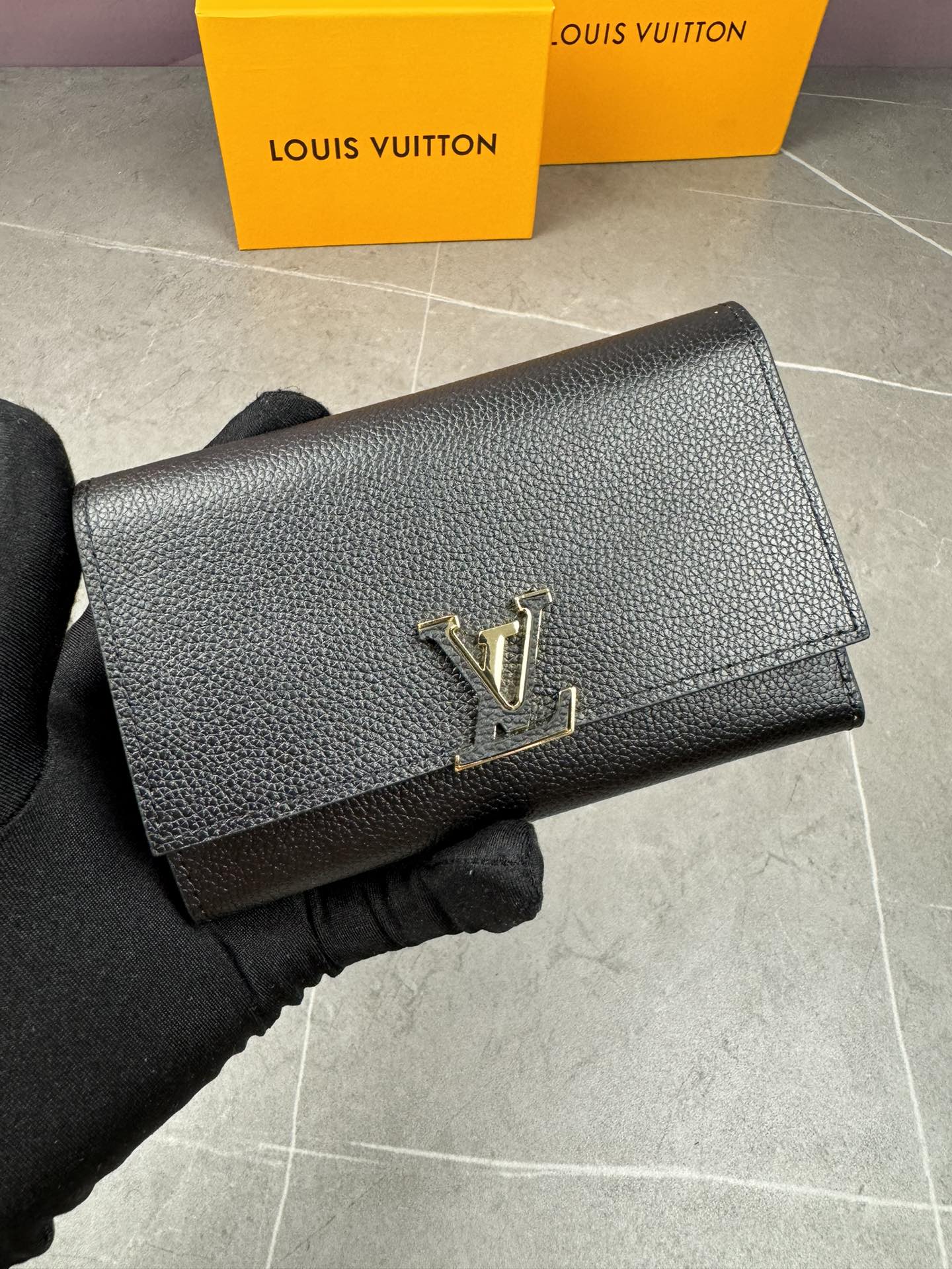 ルイ・ヴィトン モノグラムキャンバス 上品な長財布 レディースへのギフトに最適な定番モデル