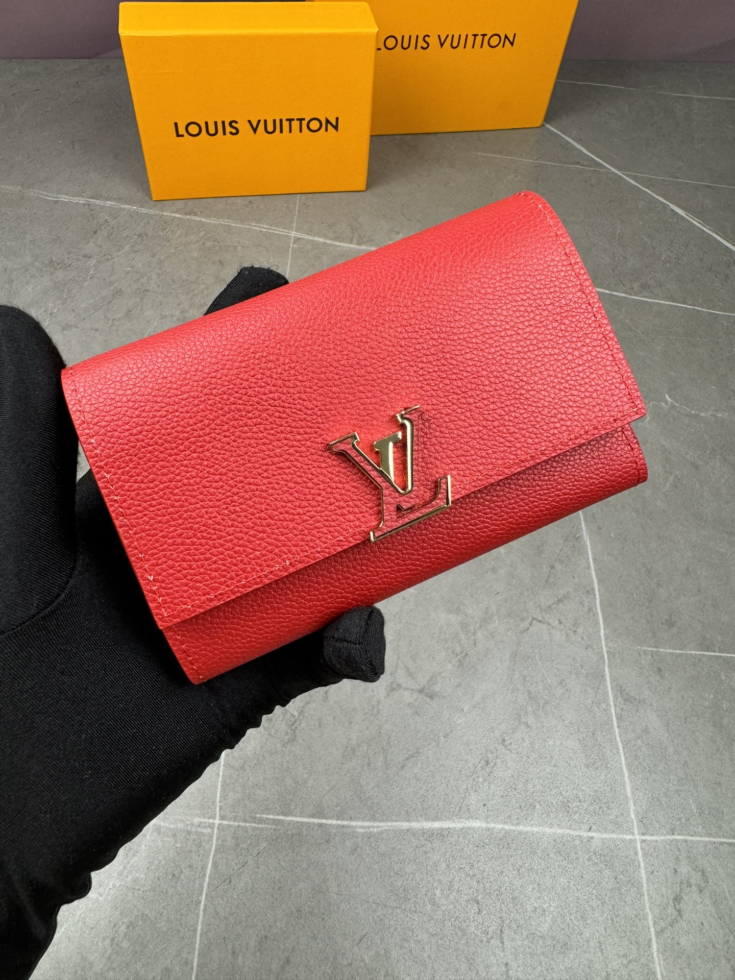 ルイ・ヴィトン モノグラムキャンバス 上品な長財布 レディースのギフトや普段使いに最適