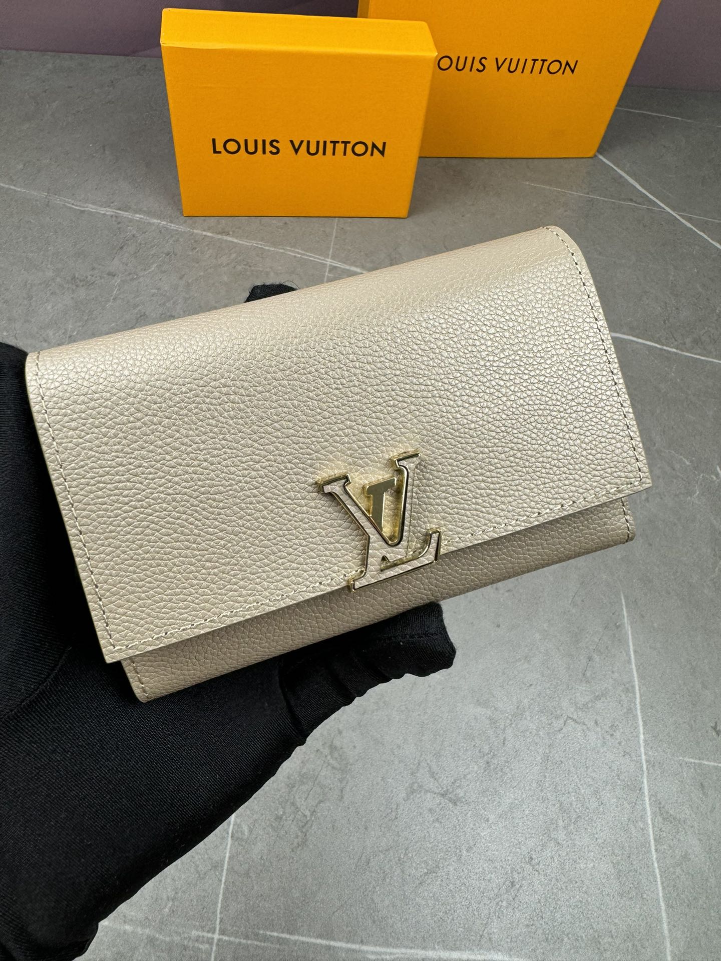 ルイ・ヴィトン モノグラムキャンバス 上質な長財布 ビジネスからフォーマルまで幅広くお使いいただけます