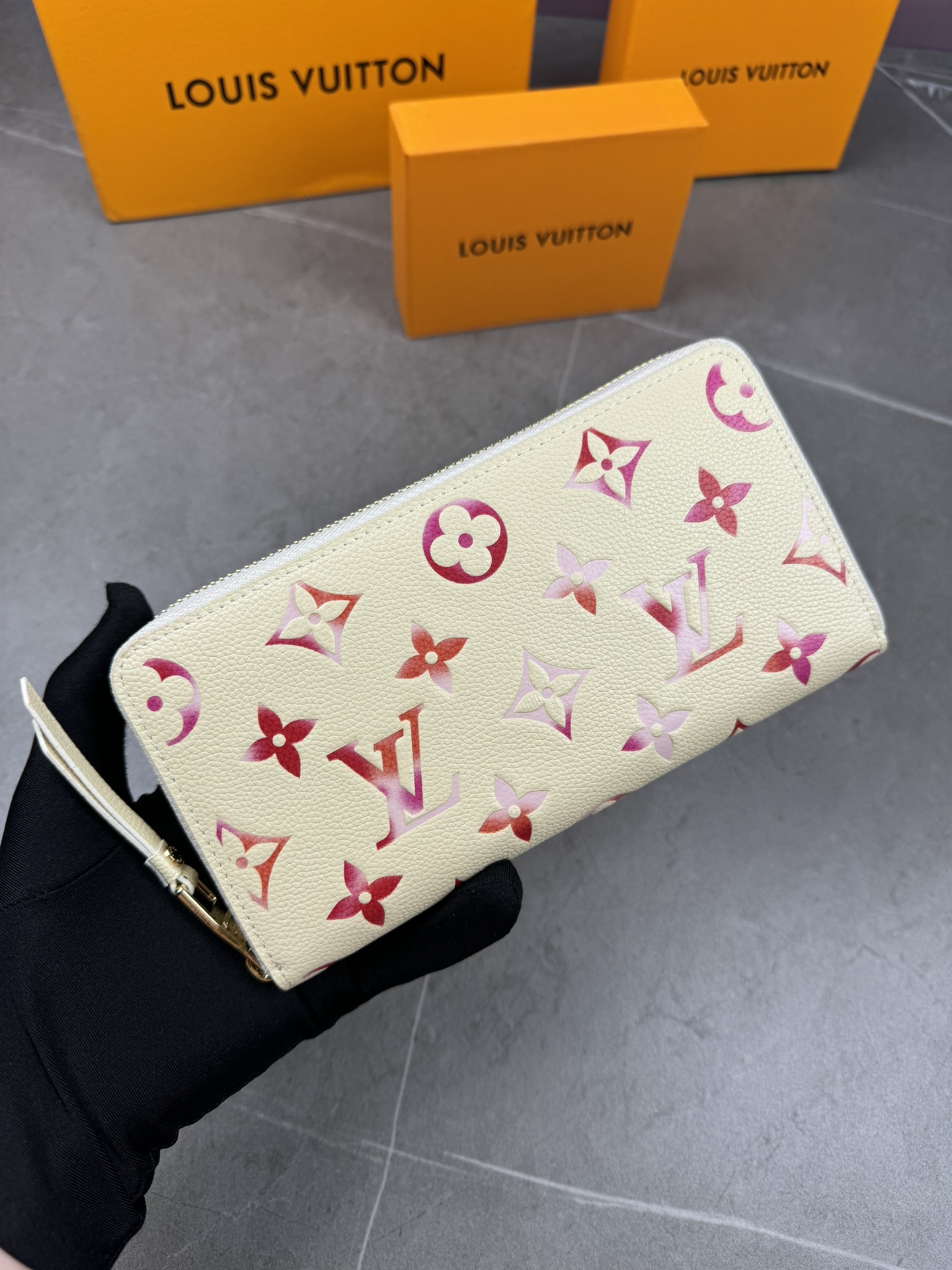 ルイ・ヴィトン モノグラムキャンバス 上品で収納力抜群の長財布 ビジネスやギフトに最適