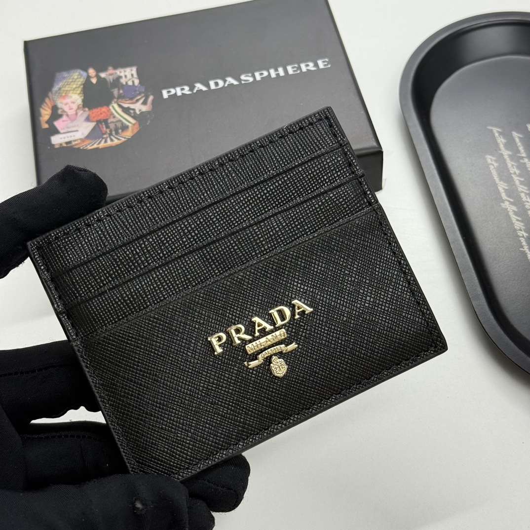 プラダ モノグラムキャンバス 上品で使いやすい長財布 レディースのギフトにも最適