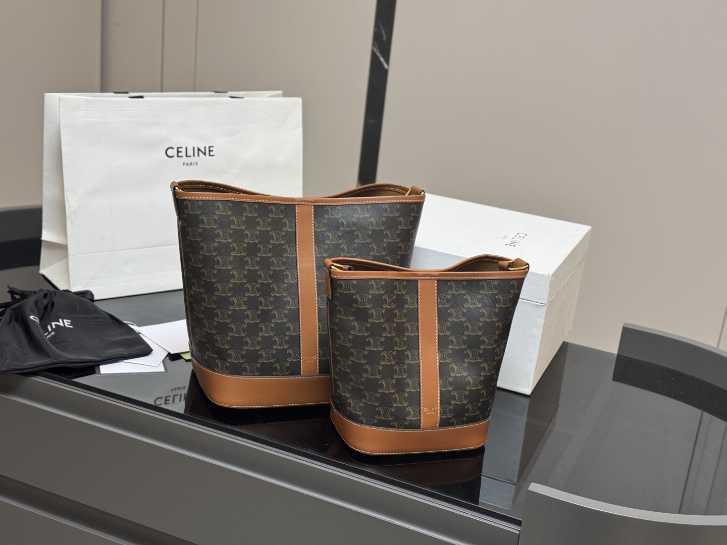 セリーヌ ショルダーバッグ 上質なモノグラムキャンバス 洗練されたデザインで長く愛用できるレディース人気モデル