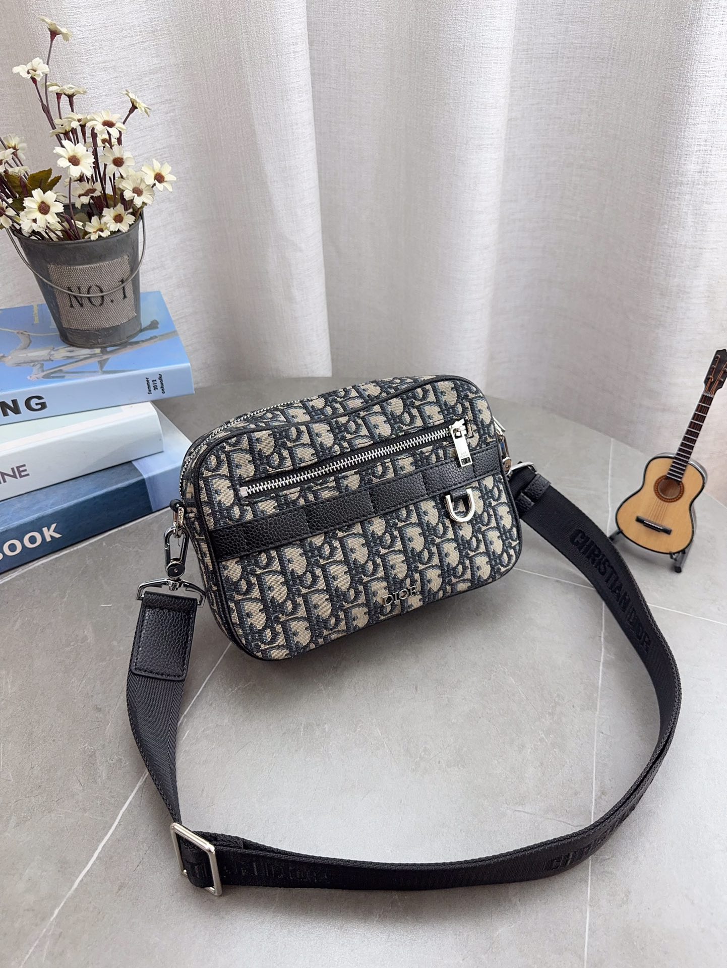 Diorディオール ショルダーバッグ 上質なモノグラムキャンバス 洗練されたデザイン レディースに人気の定番モデル - 画像 2