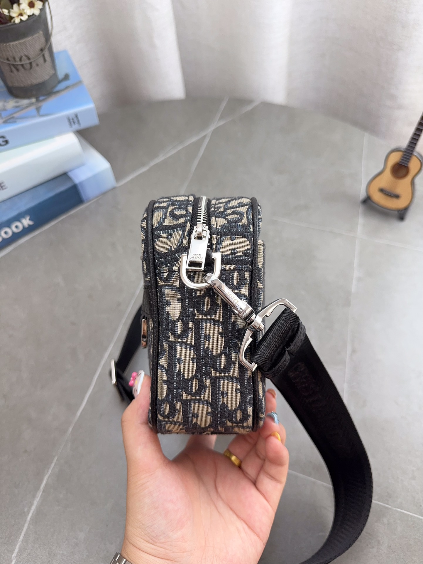 Diorディオール ショルダーバッグ 上質なモノグラムキャンバス 洗練されたデザイン レディースに人気の定番モデル - 画像 7