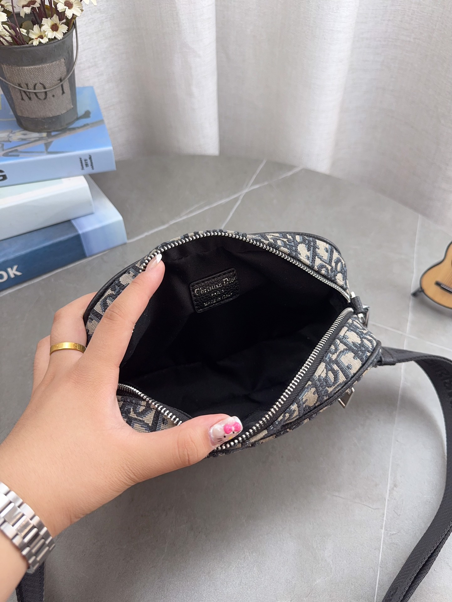 Diorディオール ショルダーバッグ 上質なモノグラムキャンバス 洗練されたデザイン レディースに人気の定番モデル - 画像 9