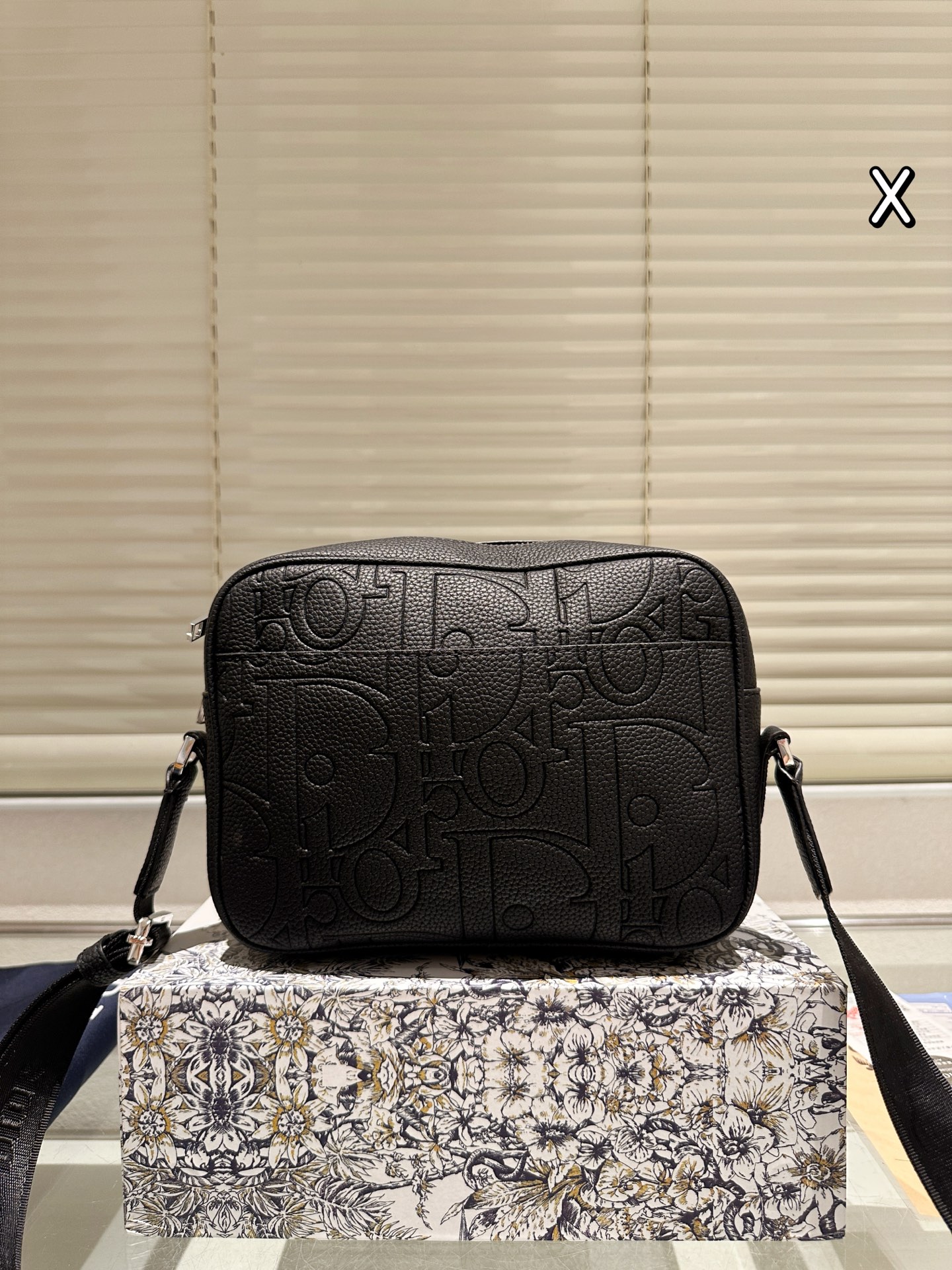 Diorディオール ショルダーバッグ 上質なモノグラムキャンバス仕様 レディースに人気のエレガントなデザイン - 画像 2