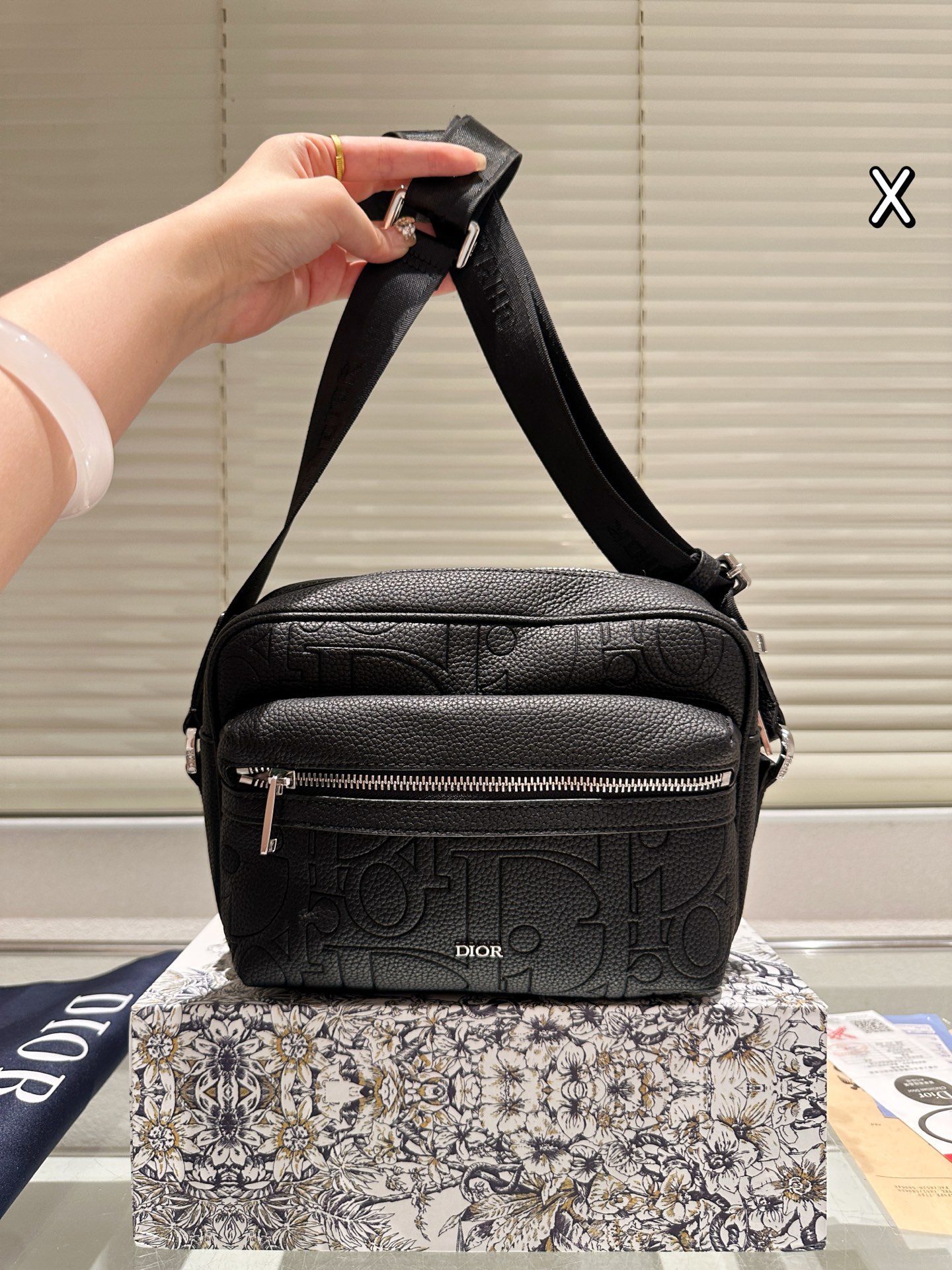 Diorディオール ショルダーバッグ 上質なモノグラムキャンバス仕様 レディースに人気のエレガントなデザイン - 画像 3