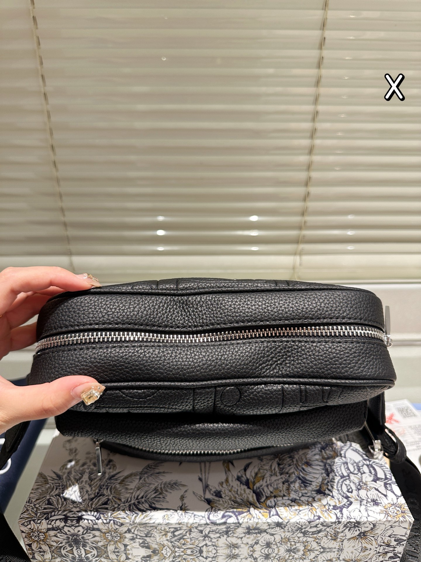 Diorディオール ショルダーバッグ 上質なモノグラムキャンバス仕様 レディースに人気のエレガントなデザイン - 画像 4