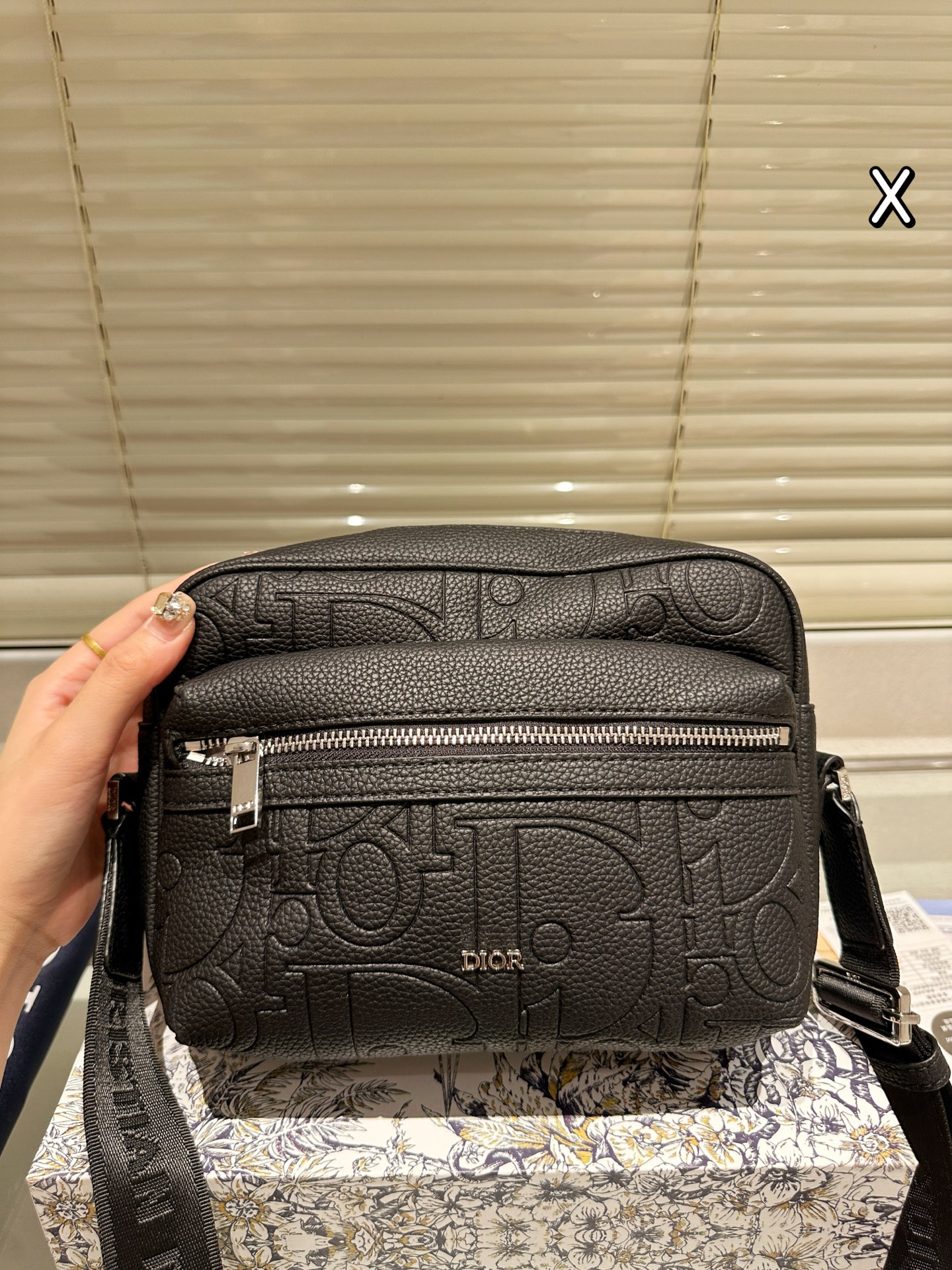 Diorディオール ショルダーバッグ 上質なモノグラムキャンバス仕様 レディースに人気のエレガントなデザイン - 画像 7