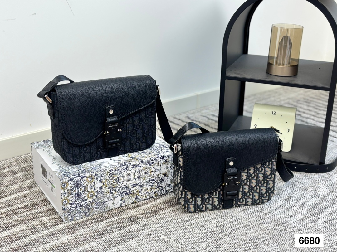 Diorディオール ショルダーバッグ モノグラムキャンバス 上品なデザイン レディース 長く愛用できる定番モデル - 画像 1