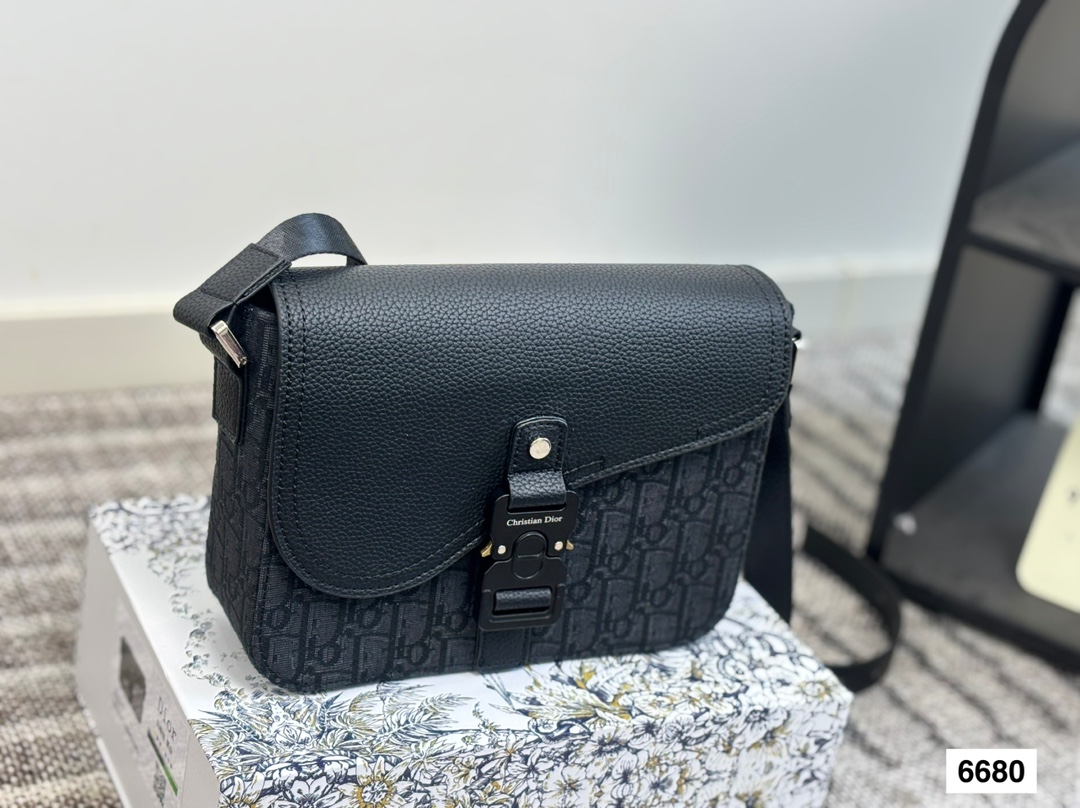 Diorディオール ショルダーバッグ モノグラムキャンバス 上品なデザイン レディース 長く愛用できる定番モデル - 画像 2