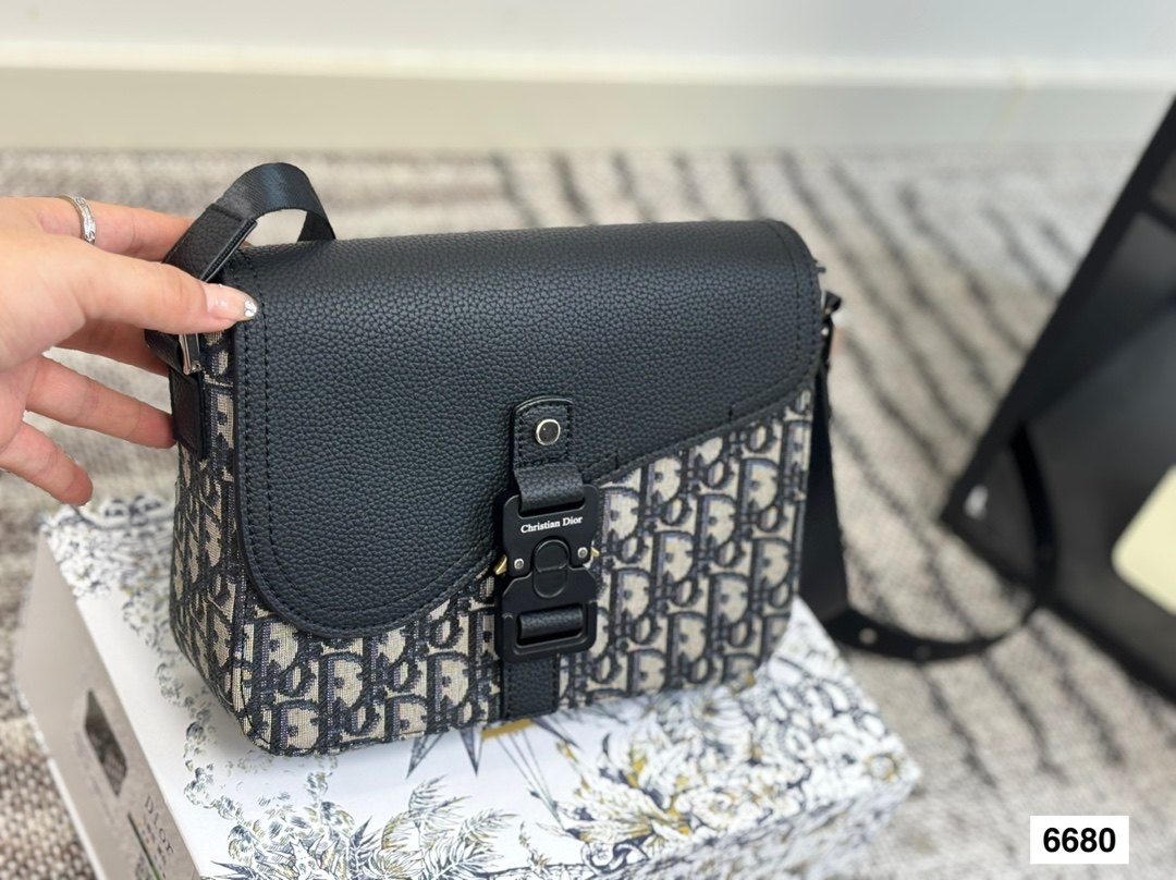 Diorディオール ショルダーバッグ モノグラムキャンバス 上品なデザイン レディース 長く愛用できる定番モデル - 画像 3