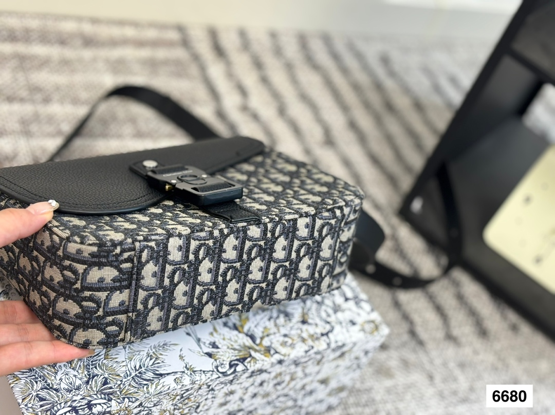 Diorディオール ショルダーバッグ モノグラムキャンバス 上品なデザイン レディース 長く愛用できる定番モデル - 画像 5