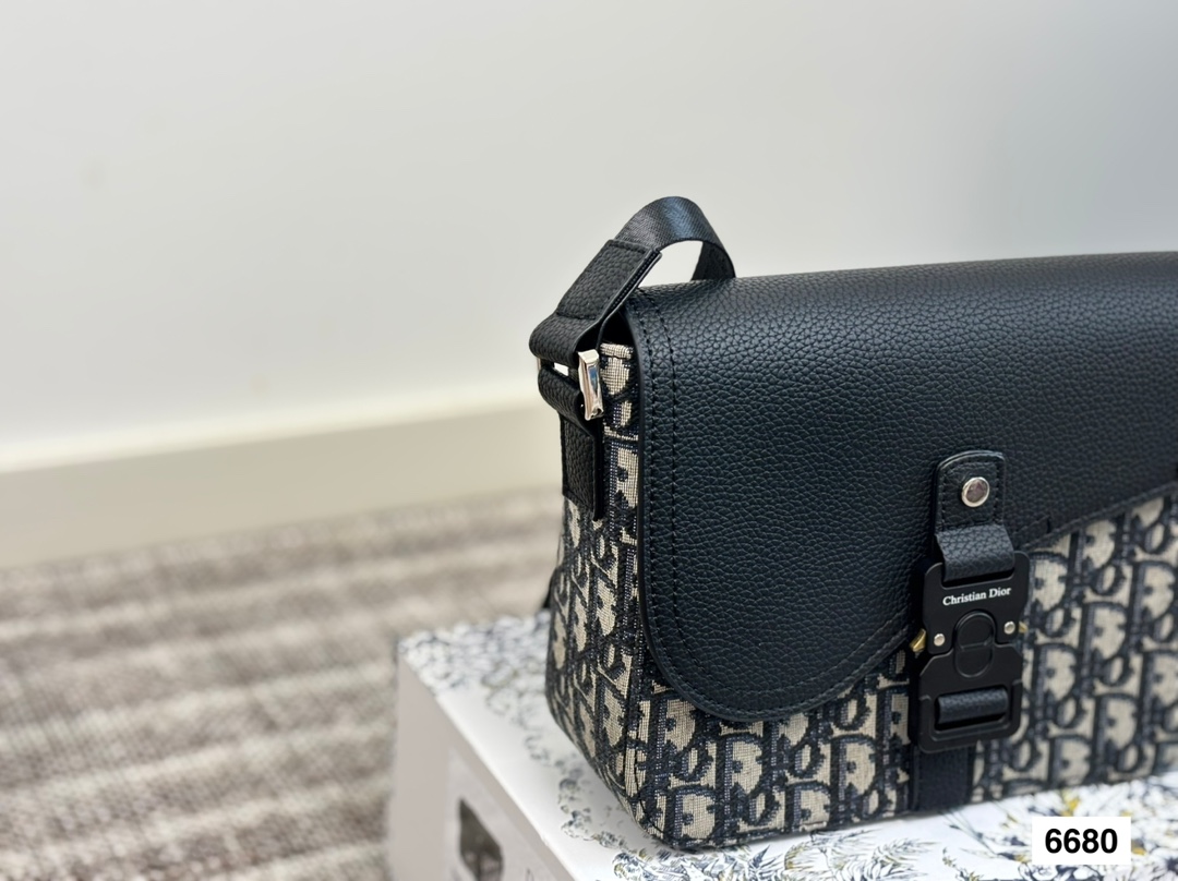 Diorディオール ショルダーバッグ モノグラムキャンバス 上品なデザイン レディース 長く愛用できる定番モデル - 画像 6