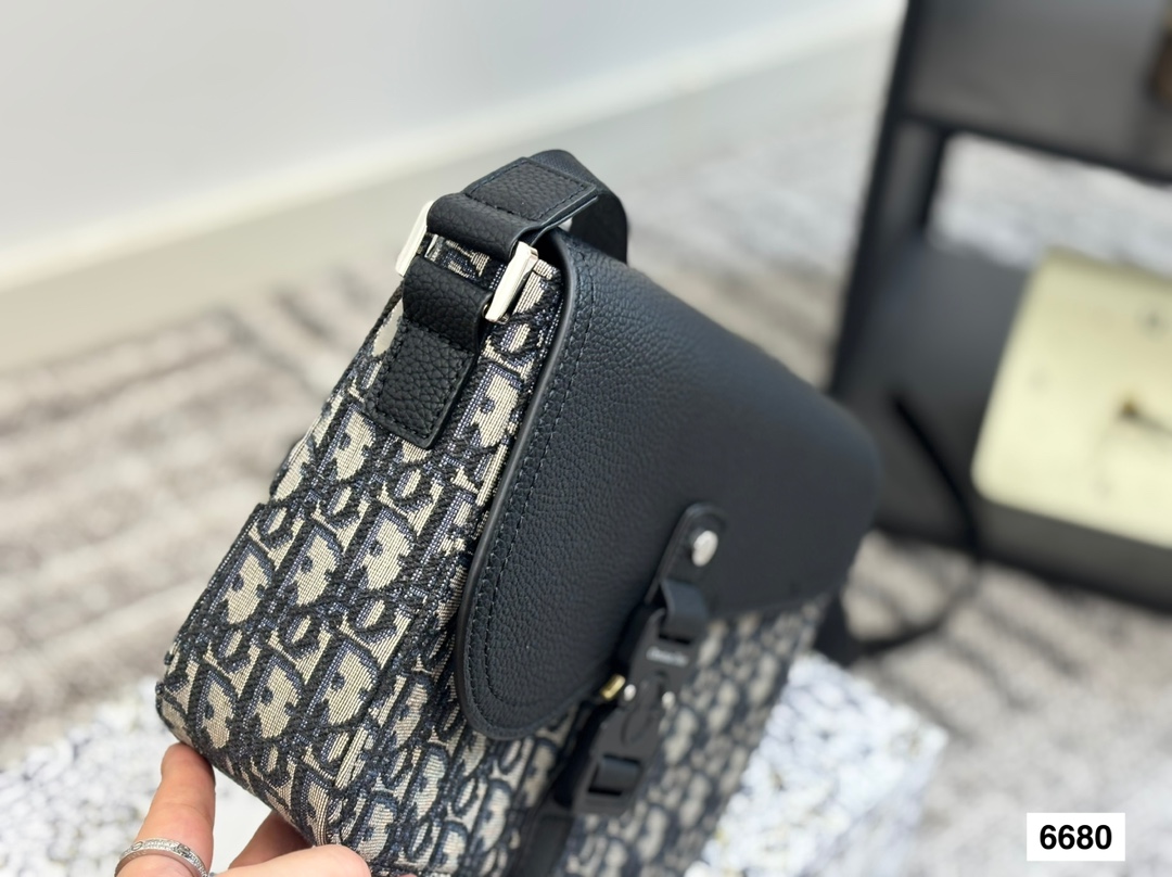 Diorディオール ショルダーバッグ モノグラムキャンバス 上品なデザイン レディース 長く愛用できる定番モデル - 画像 7