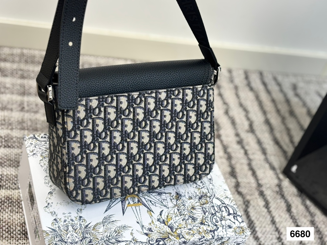 Diorディオール ショルダーバッグ モノグラムキャンバス 上品なデザイン レディース 長く愛用できる定番モデル - 画像 8