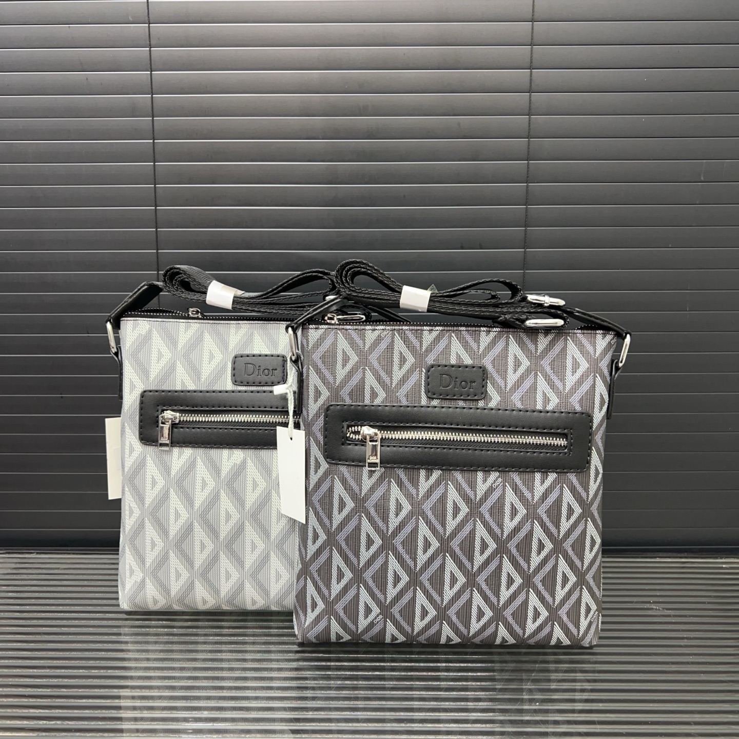 Diorディオール ショルダーバッグ 上質なモノグラムキャンバス 洗練されたデザインでギフトにも最適