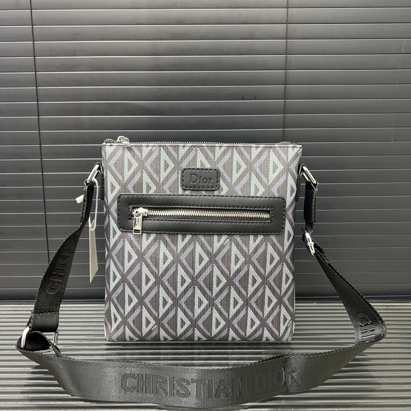 Diorディオール ショルダーバッグ 上質なモノグラムキャンバス 洗練されたデザインでギフトにも最適 - 画像 3