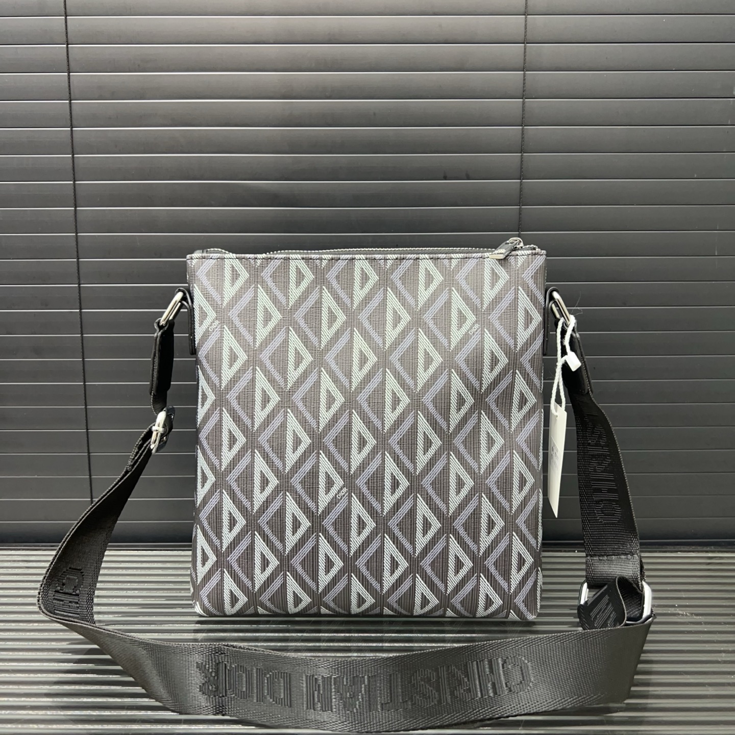 Diorディオール ショルダーバッグ 上質なモノグラムキャンバス 洗練されたデザインでギフトにも最適 - 画像 4