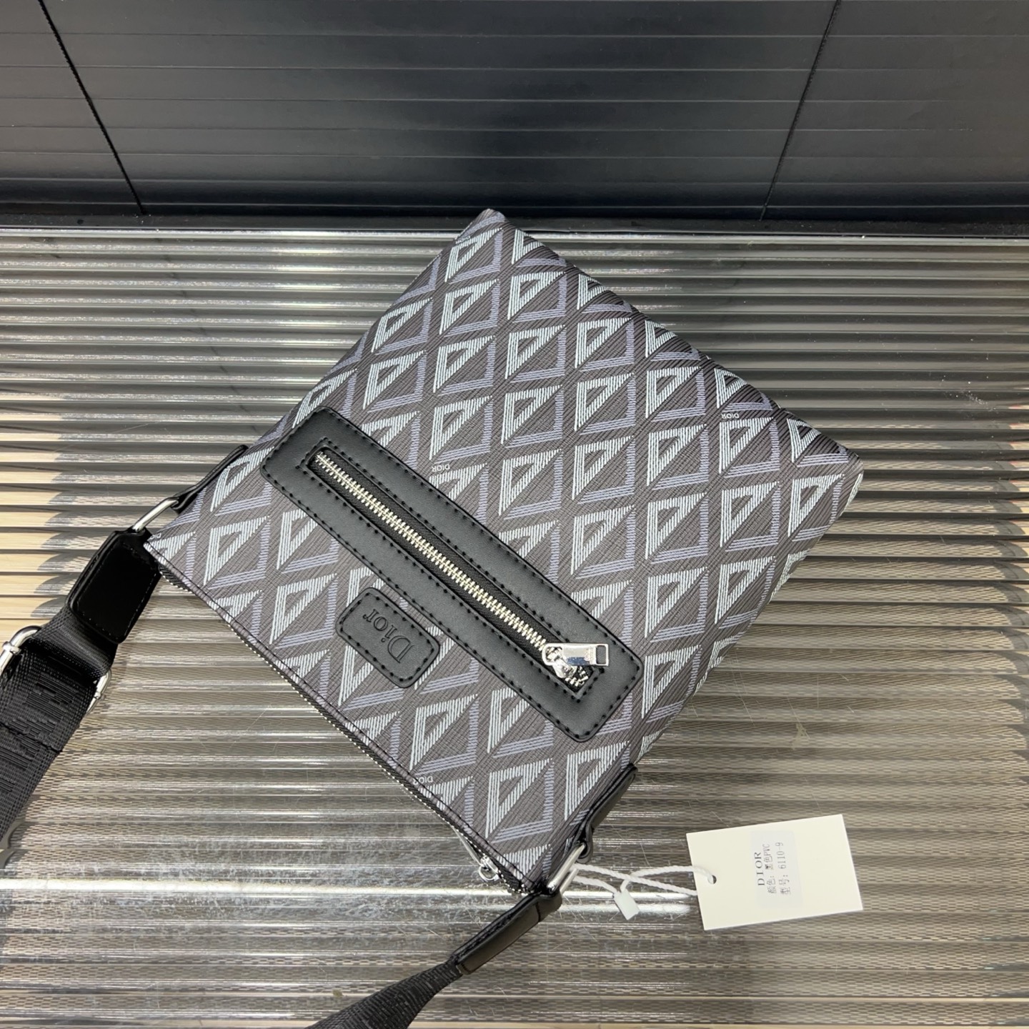 Diorディオール ショルダーバッグ 上質なモノグラムキャンバス 洗練されたデザインでギフトにも最適 - 画像 5