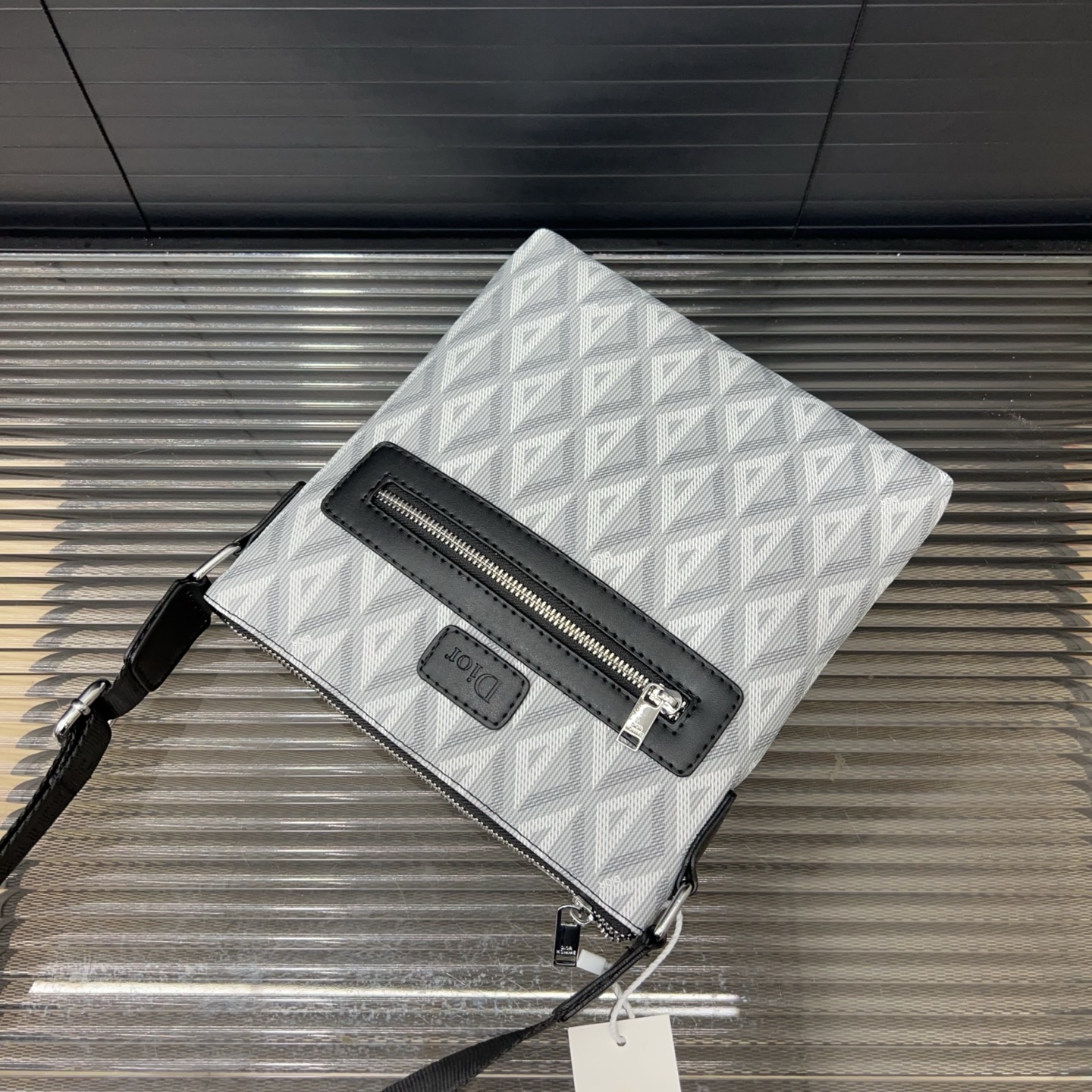 Diorディオール ショルダーバッグ 上質なモノグラムキャンバス 洗練されたデザインでギフトにも最適 - 画像 6