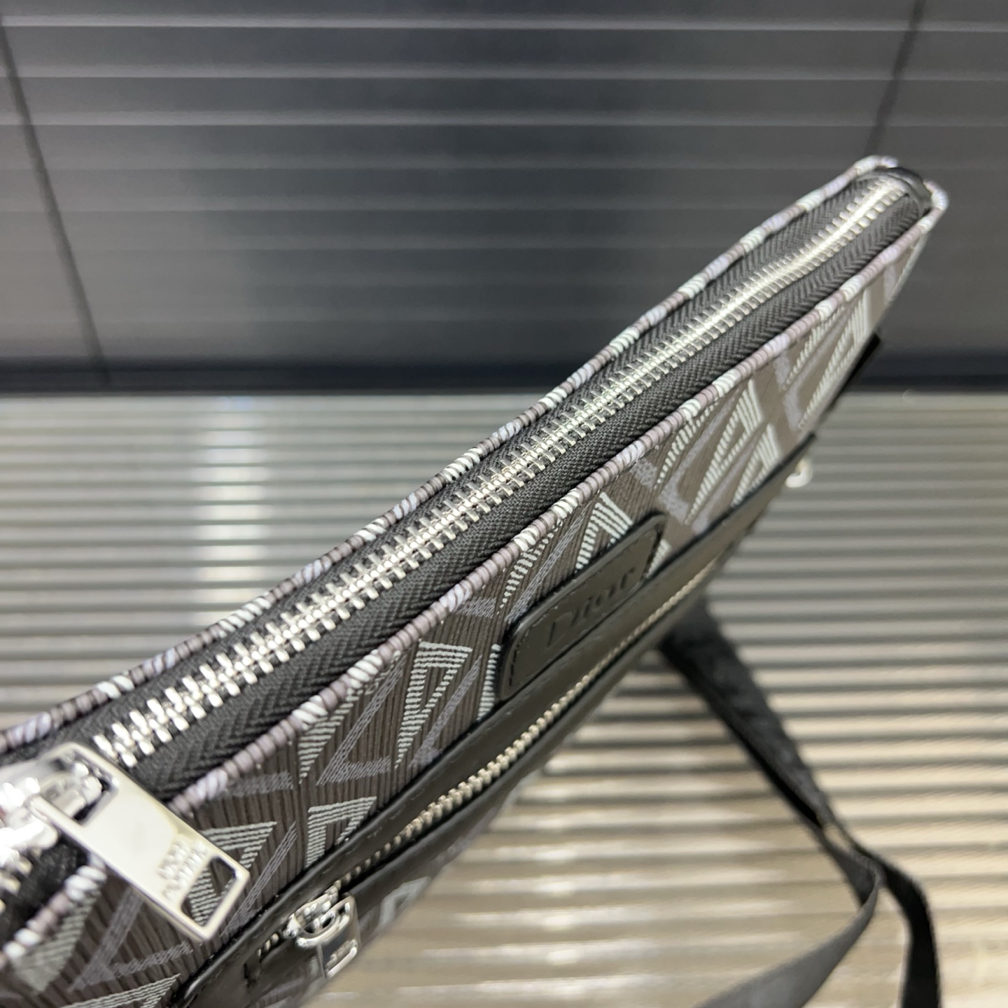 Diorディオール ショルダーバッグ 上質なモノグラムキャンバス 洗練されたデザインでギフトにも最適 - 画像 8