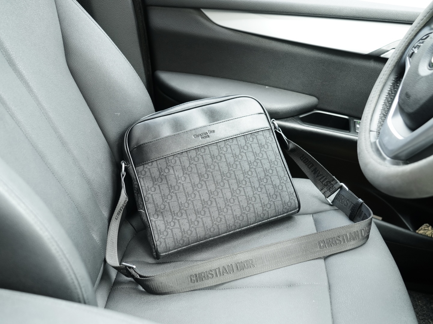 Diorディオール モノグラムキャンバス 上品なショルダーバッグ レディース向けギフトに最適