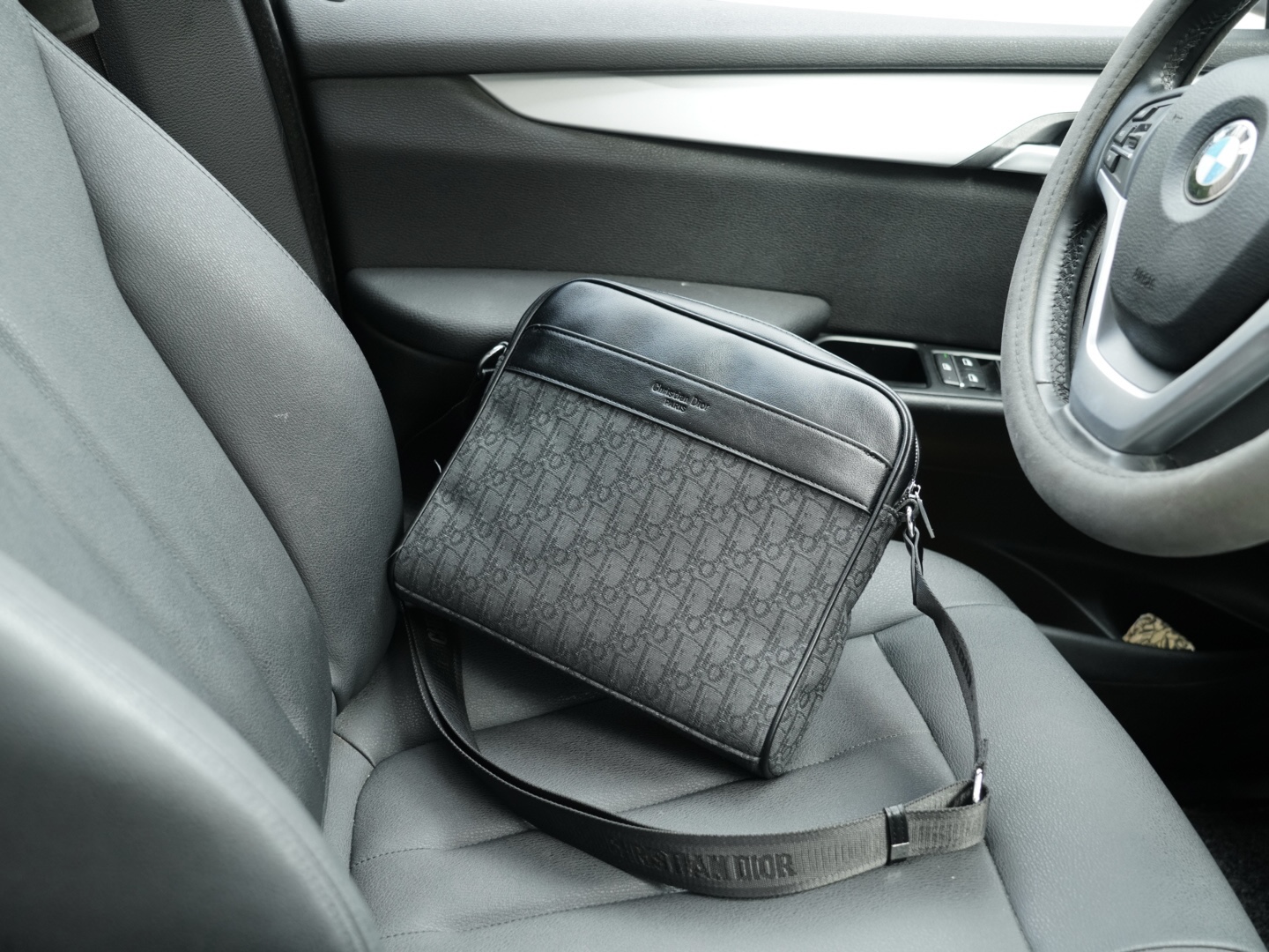 Diorディオール モノグラムキャンバス 上品なショルダーバッグ レディース向けギフトに最適 - 画像 4