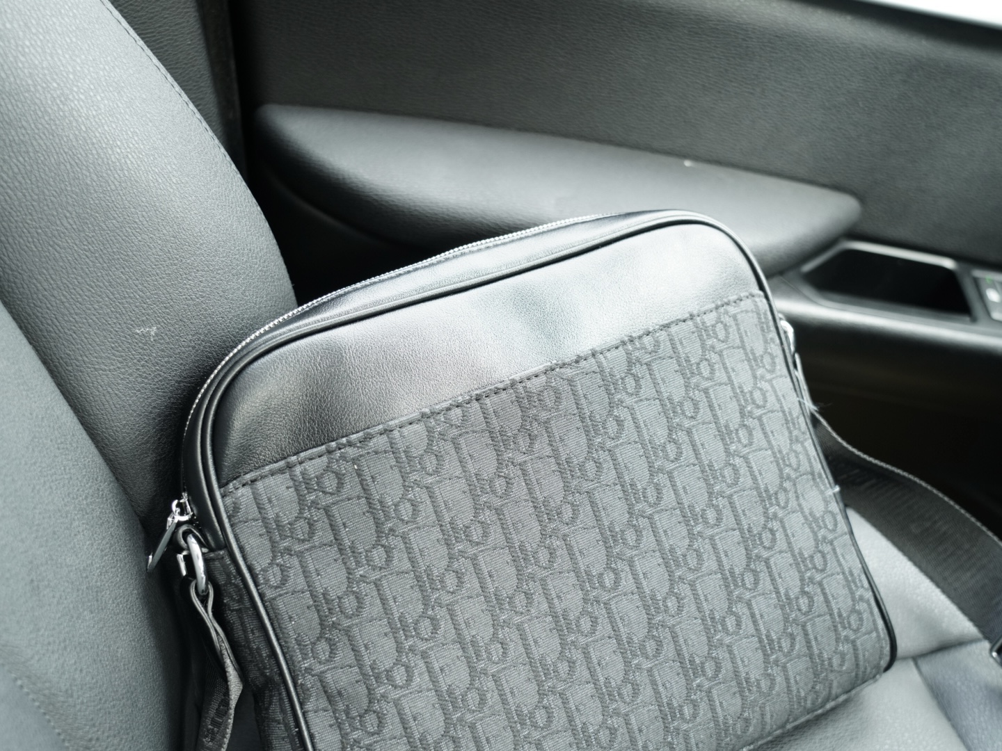 Diorディオール モノグラムキャンバス 上品なショルダーバッグ レディース向けギフトに最適 - 画像 7