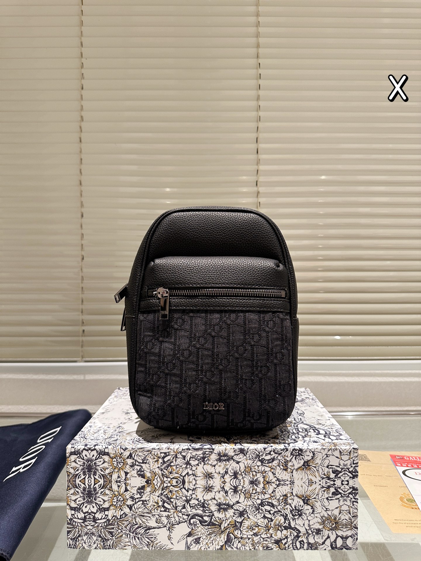 Diorディオール ショルダーバッグ 上質なモノグラムキャンバス 洗練されたデザイン レディースに人気の定番モデル