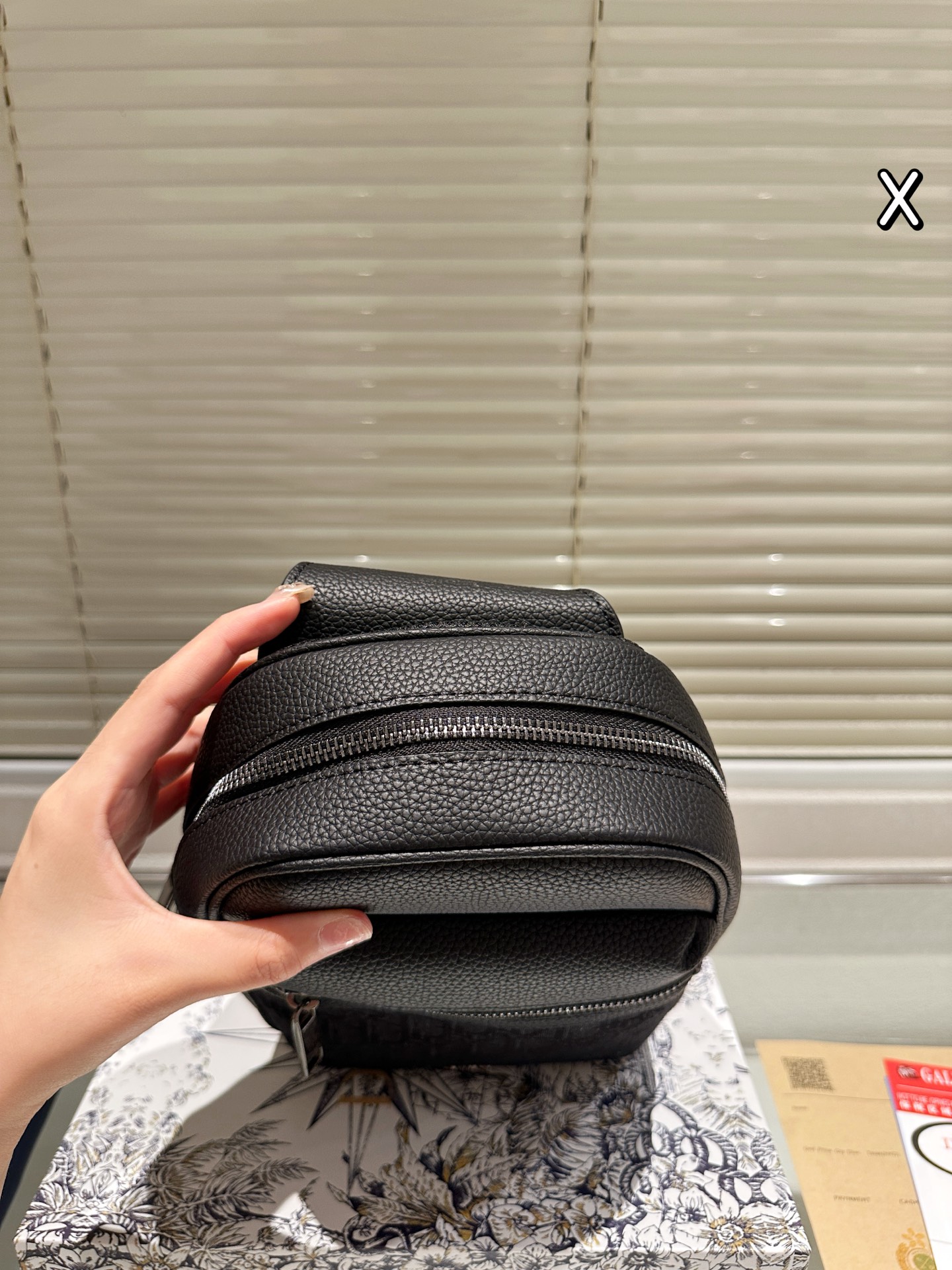 Diorディオール ショルダーバッグ 上質なモノグラムキャンバス 洗練されたデザイン レディースに人気の定番モデル - 画像 4