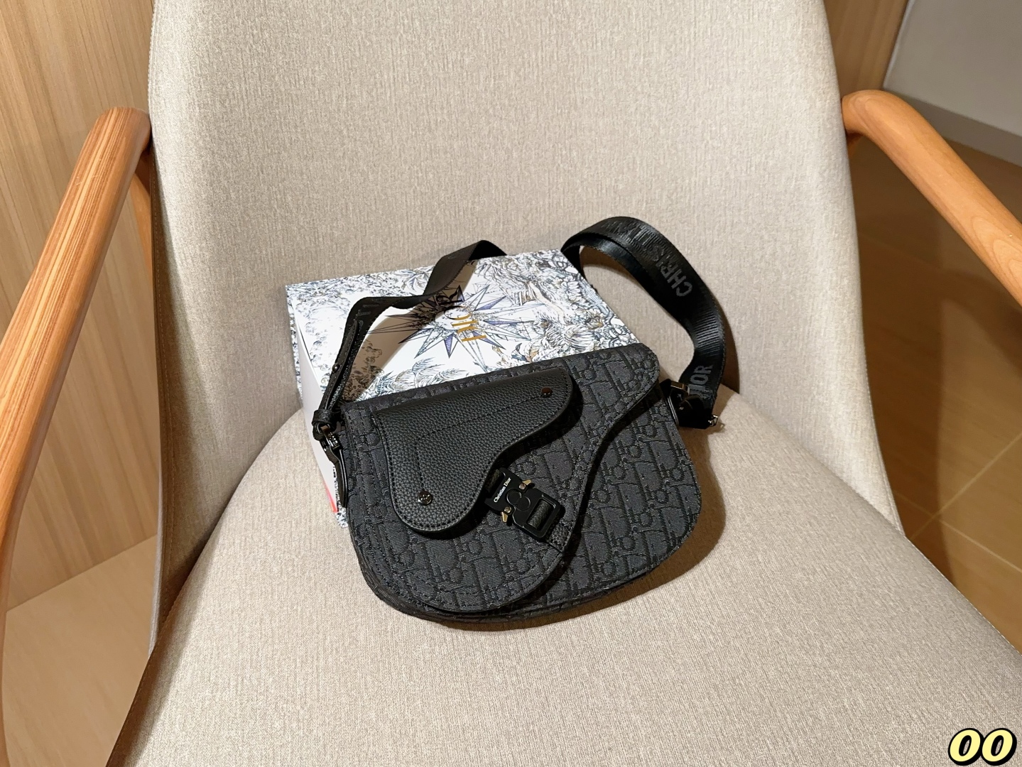 Diorディオール ショルダーバッグ モノグラムキャンバス 上品なデザイン レディース ギフトにも最適 - 画像 1