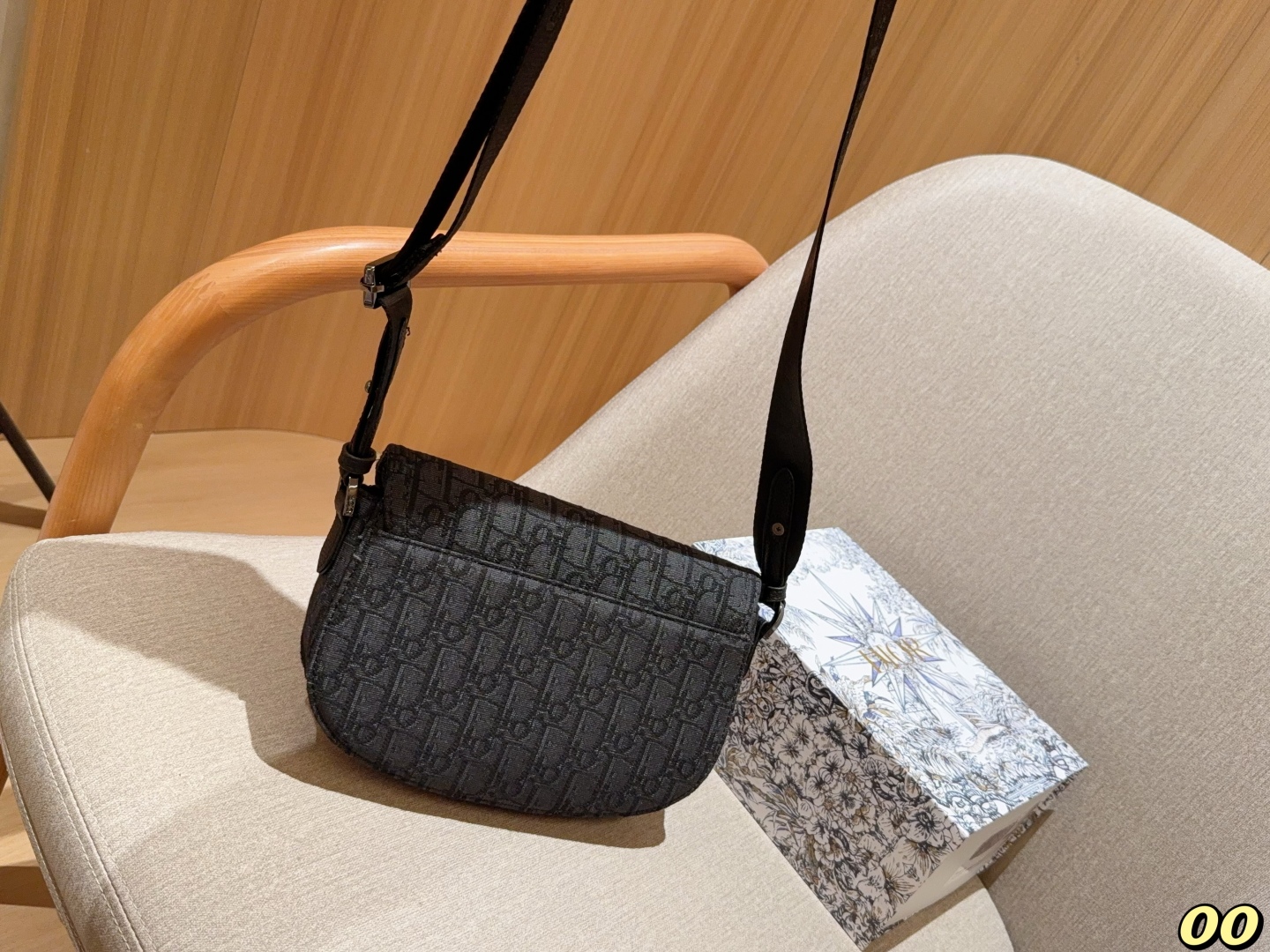 Diorディオール ショルダーバッグ モノグラムキャンバス 上品なデザイン レディース ギフトにも最適 - 画像 4