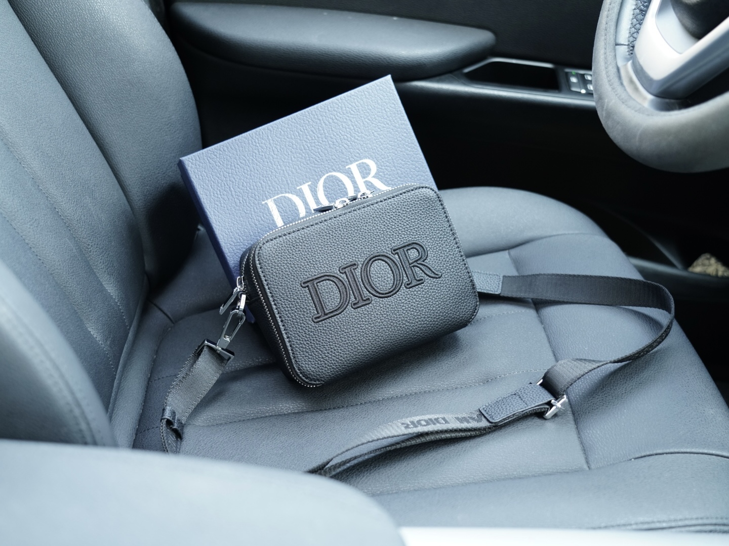 Diorディオール ショルダーバッグ 上品で洗練されたデザイン モノグラムキャンバス レディース人気モデル