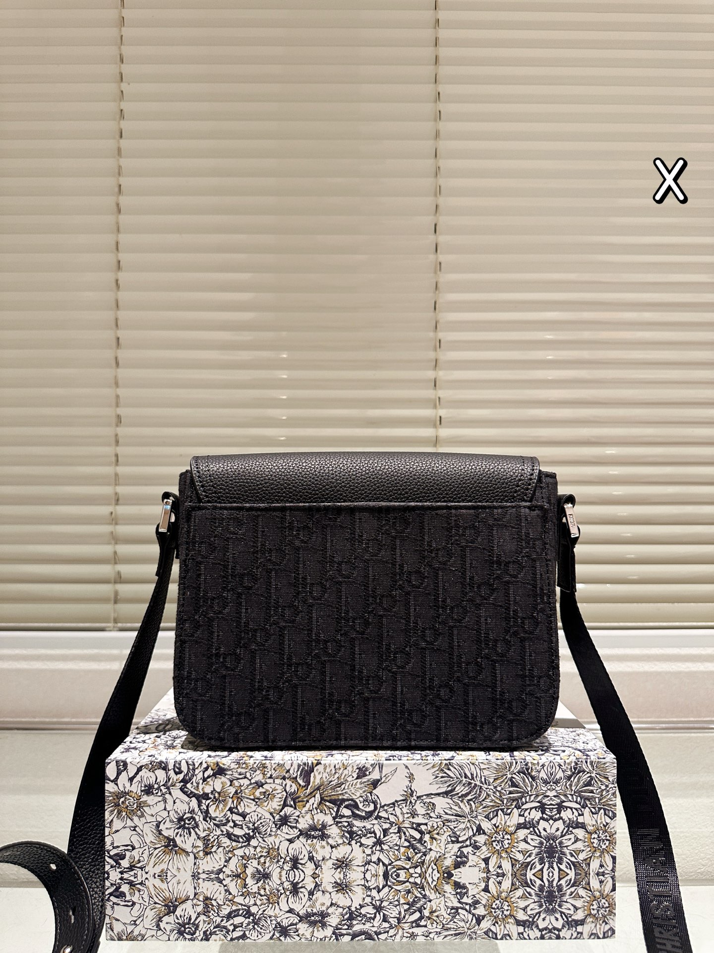 Diorディオール モノグラムキャンバス 上品なショルダーバッグ レディース向け 長く愛用できる定番モデル - 画像 2