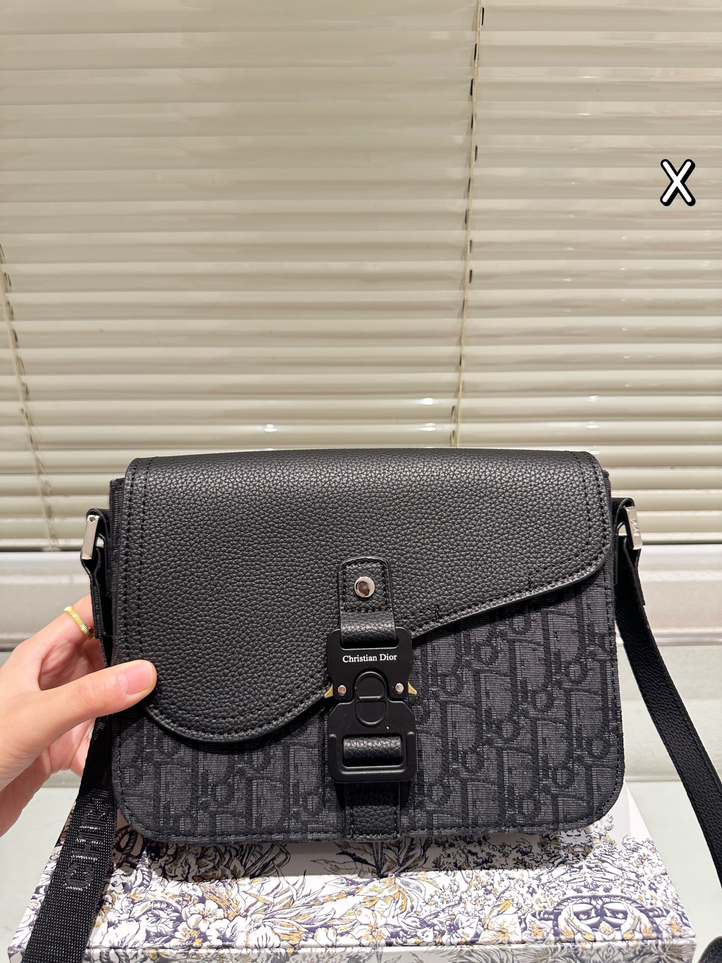 Diorディオール モノグラムキャンバス 上品なショルダーバッグ レディース向け 長く愛用できる定番モデル - 画像 3