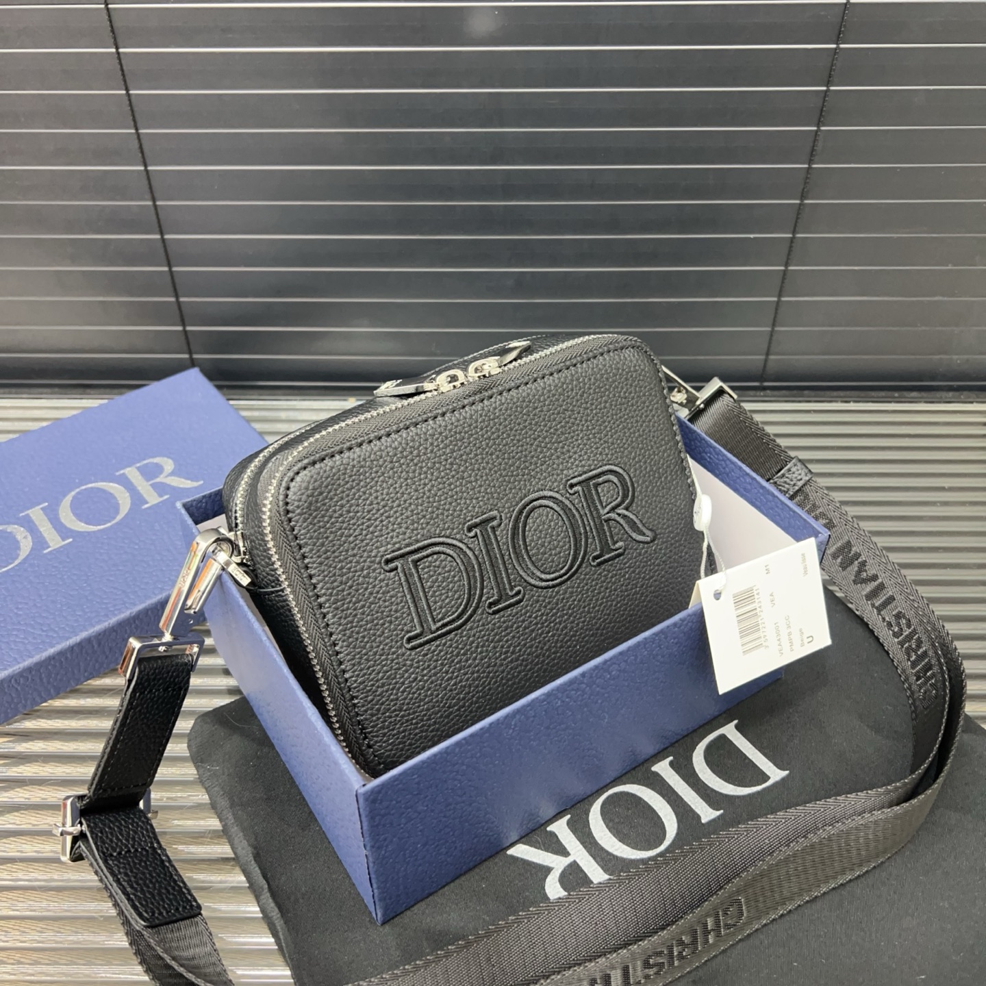 Diorディオール ショルダーバッグ 上品なモノグラムキャンバス レディースに人気の長く愛用できるデザイン