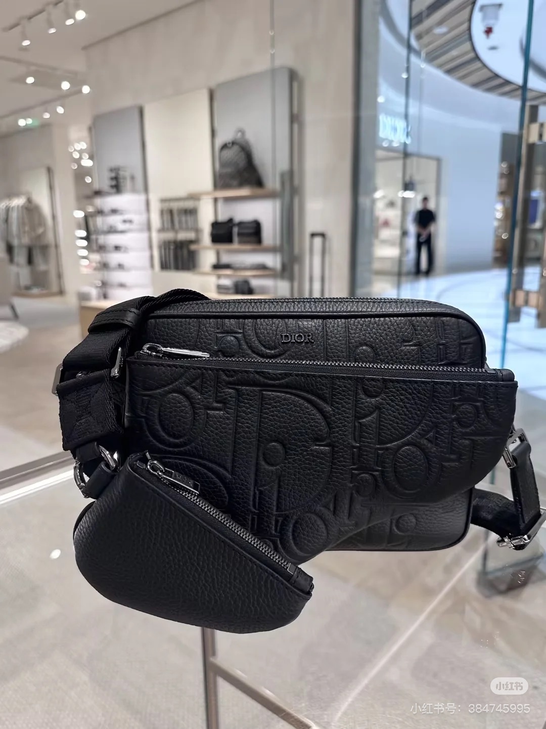 Diorディオール ショルダーバッグ モノグラムキャンバス 上品なデザイン レディース向け 長く愛用できる定番モデル